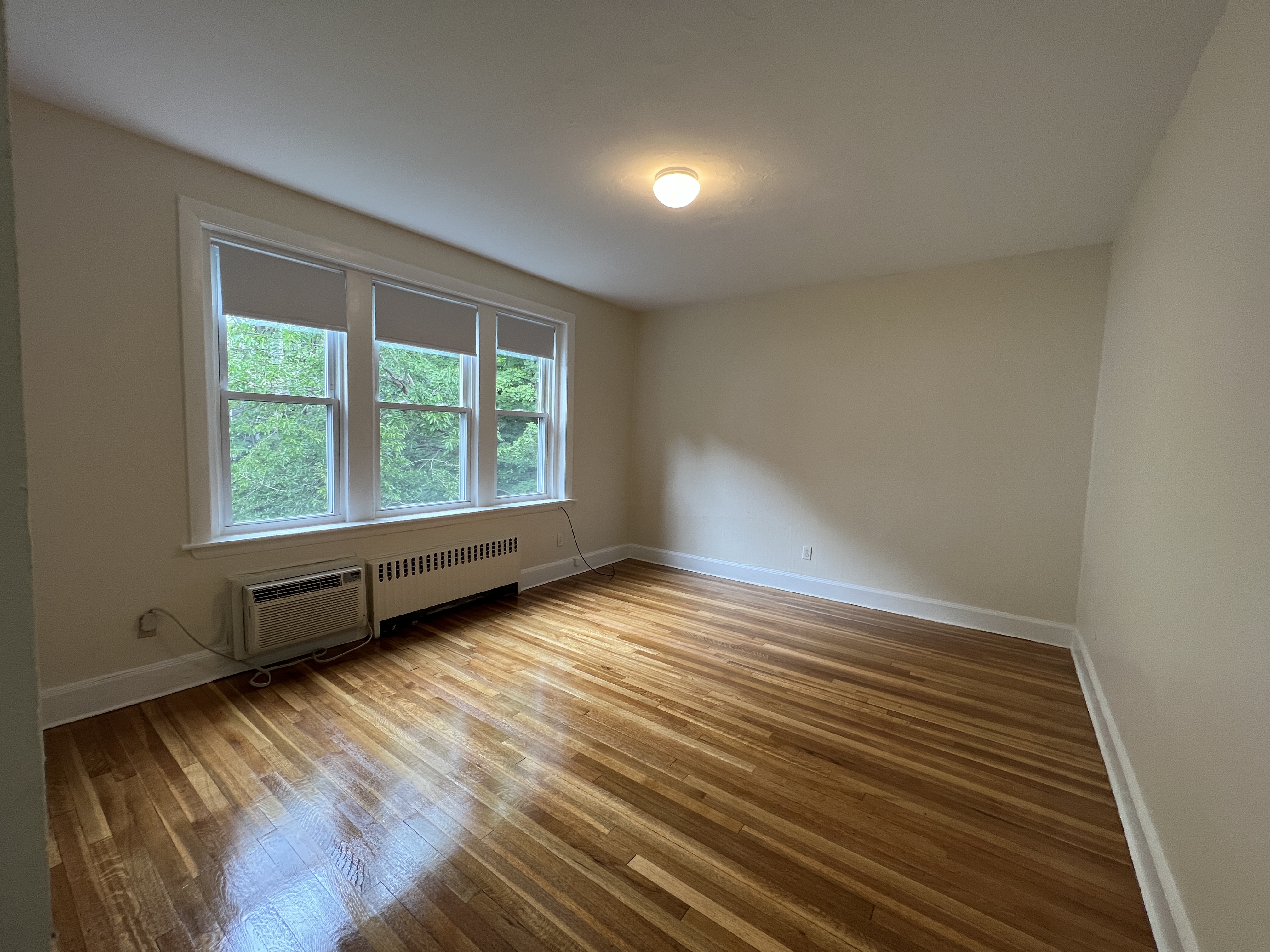 33 Lancaster Ter, Washington Square