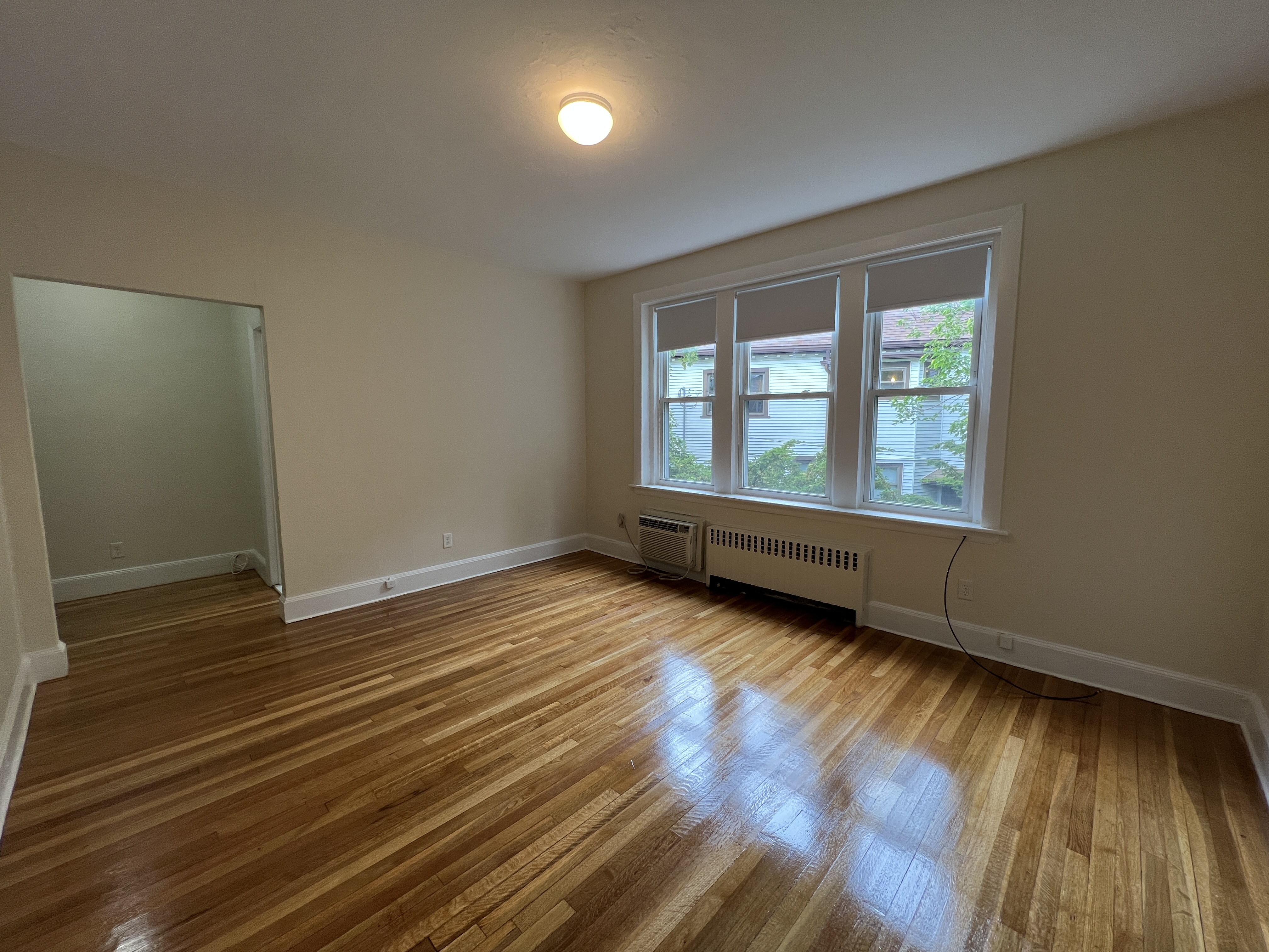 33 Lancaster Ter, Washington Square