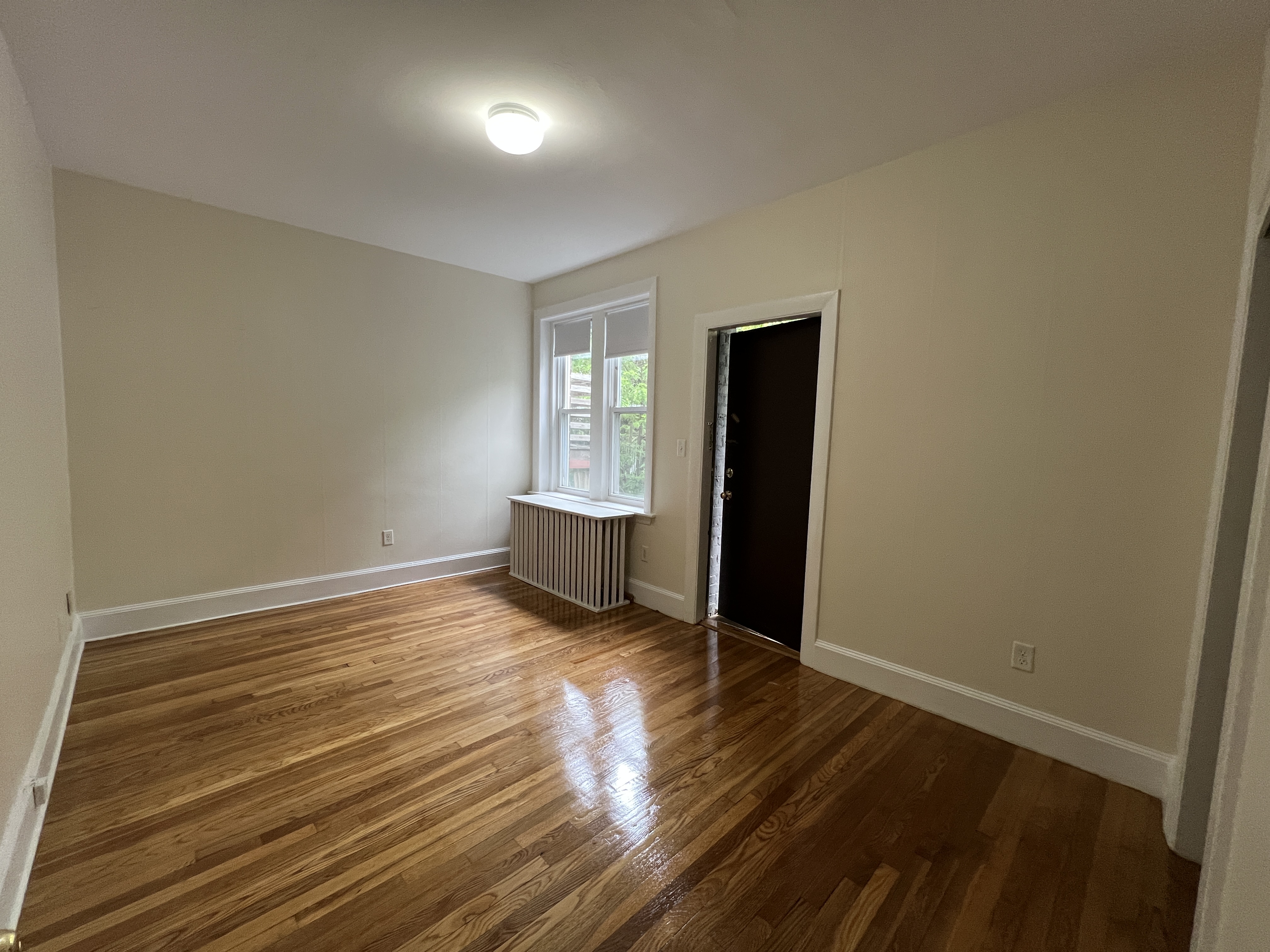 33 Lancaster Ter, Washington Square