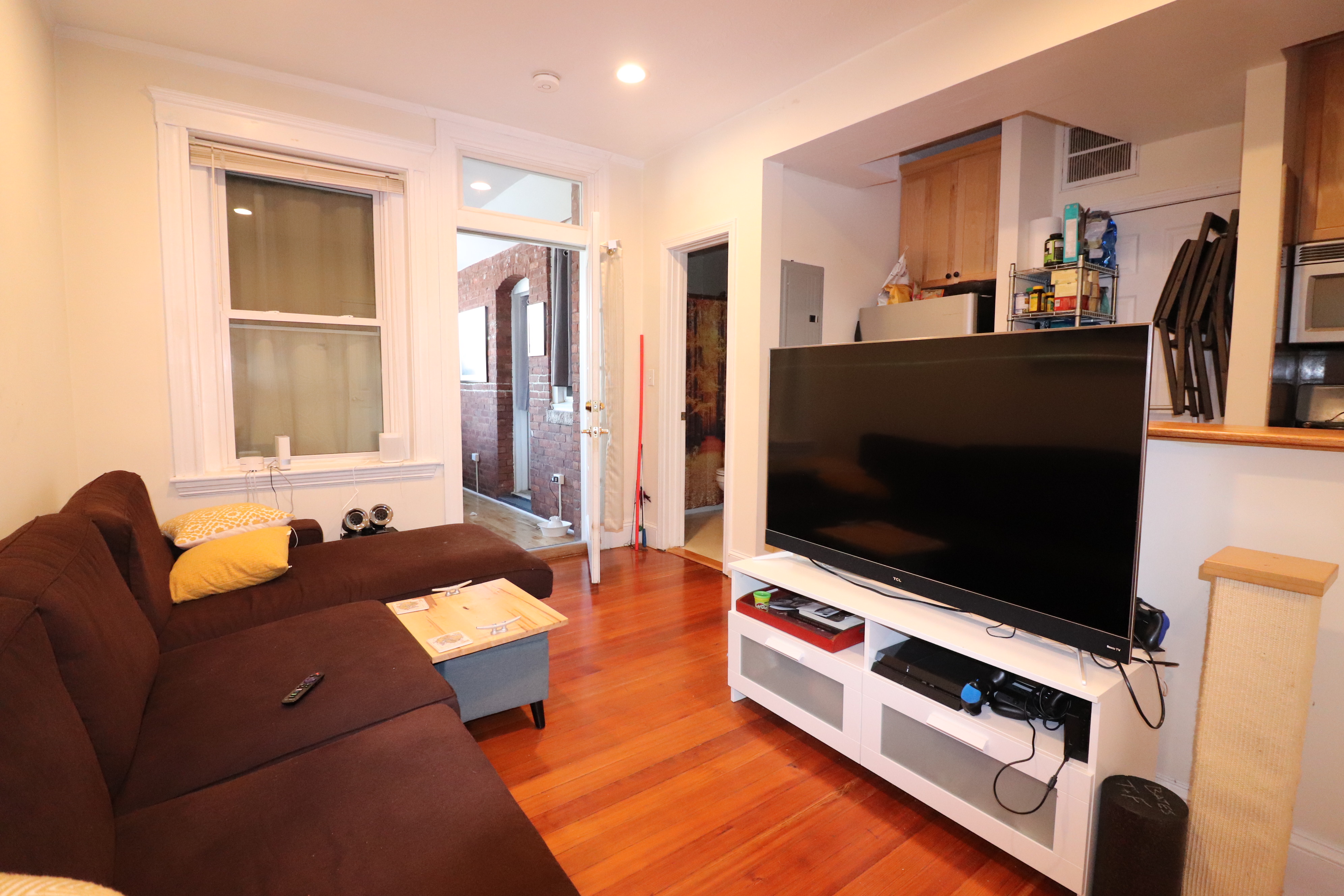 191 Winthrop Rd, Washington Square