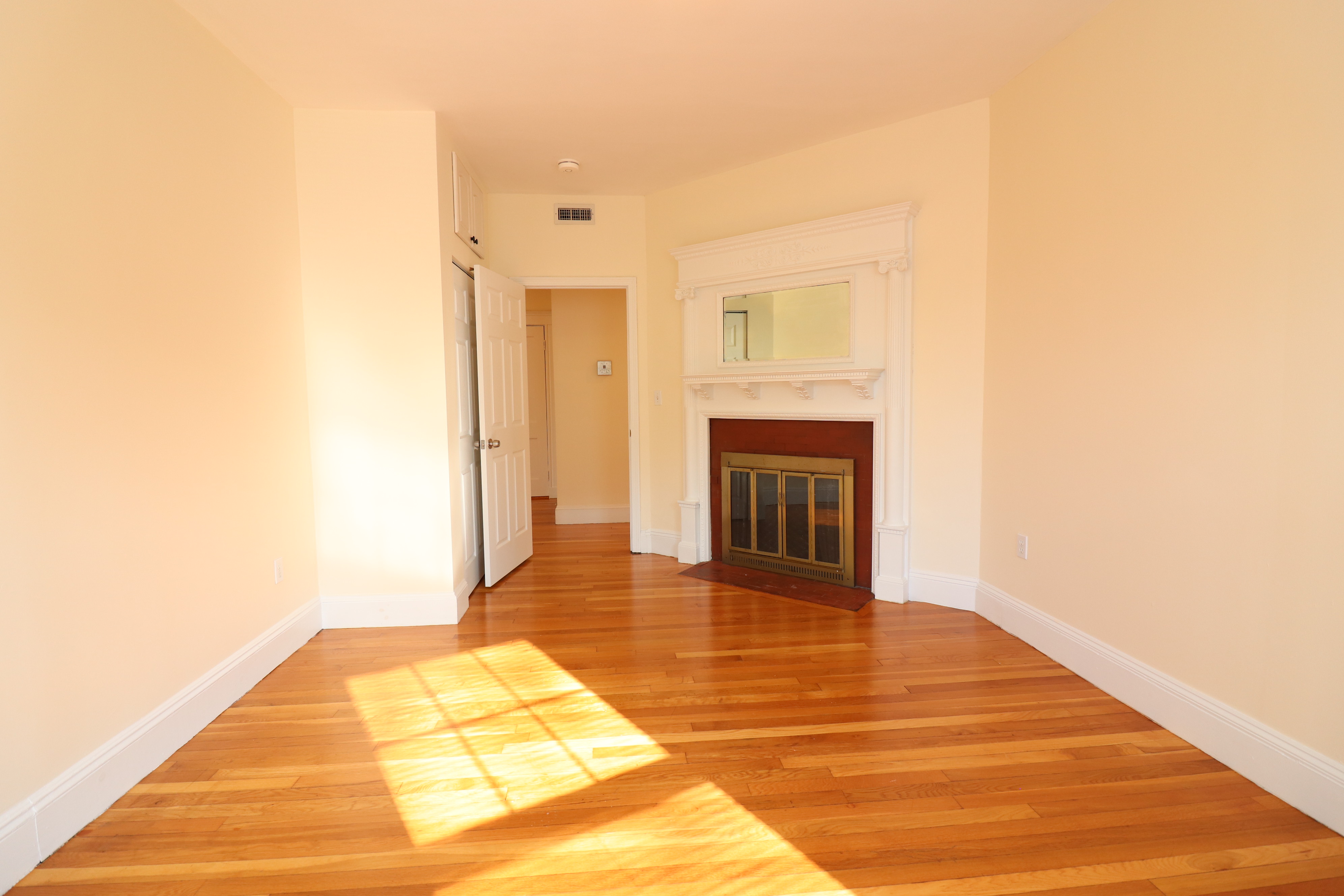 191 Winthrop Rd, Washington Square