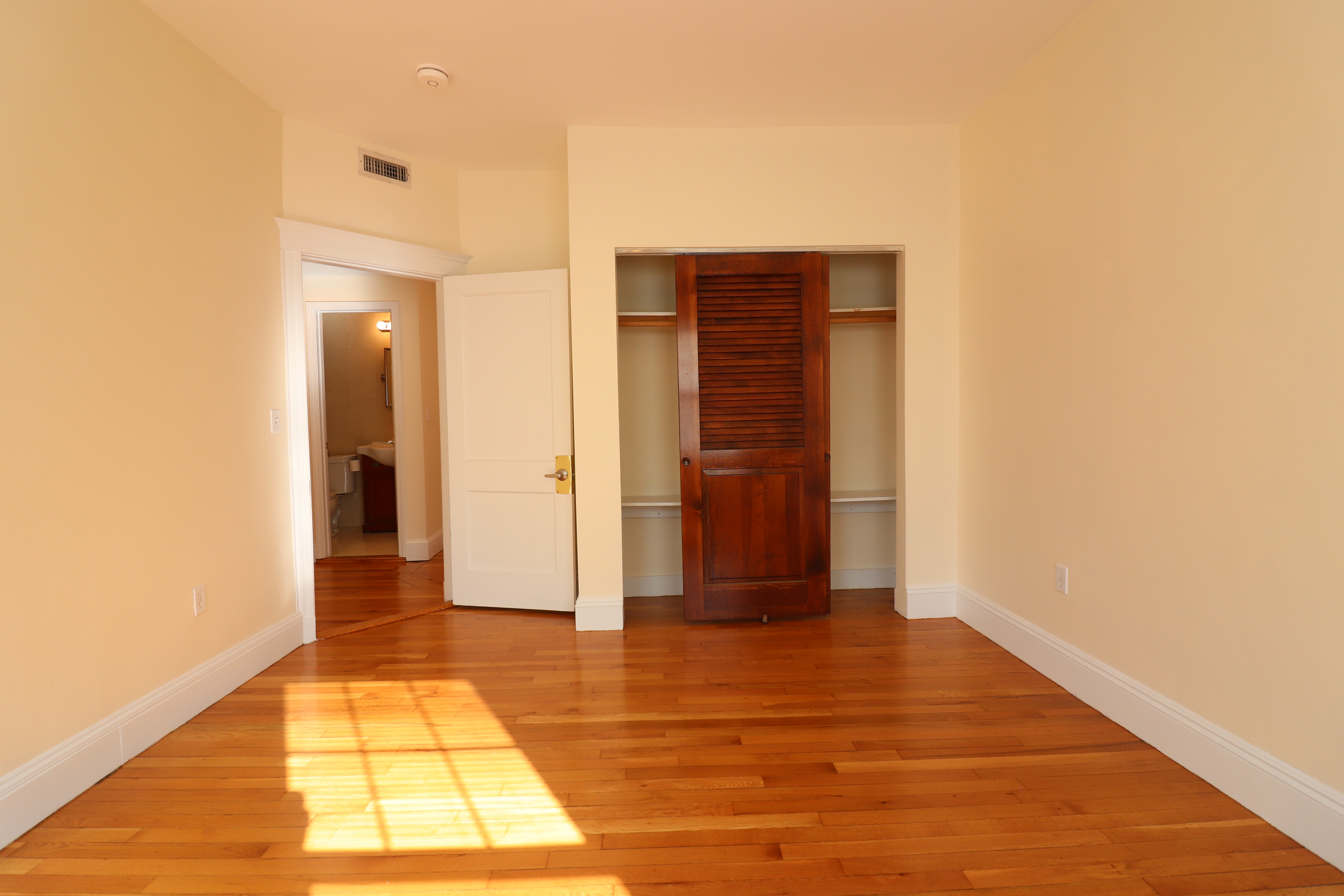 191 Winthrop Rd, Washington Square