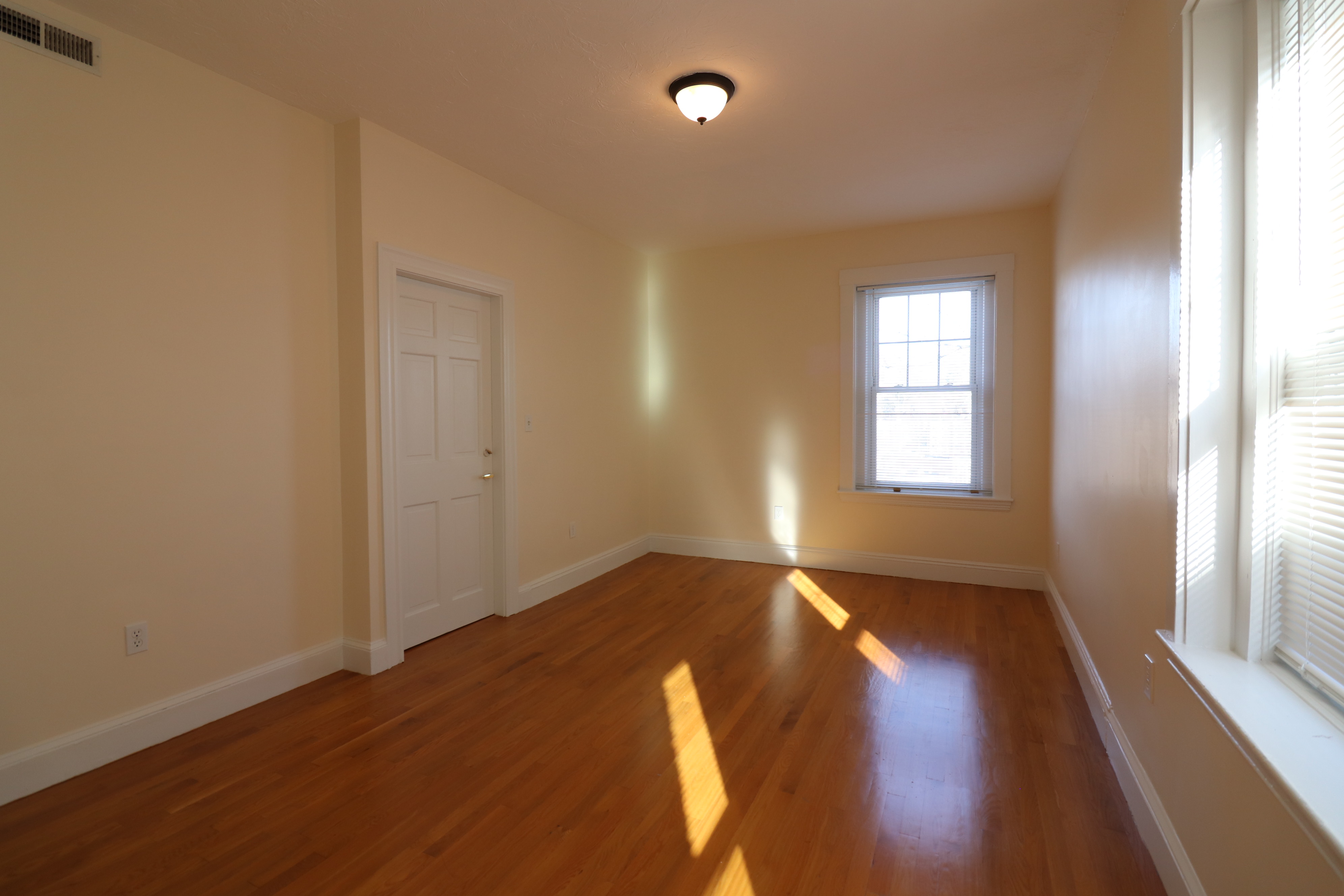 191 Winthrop Rd, Washington Square