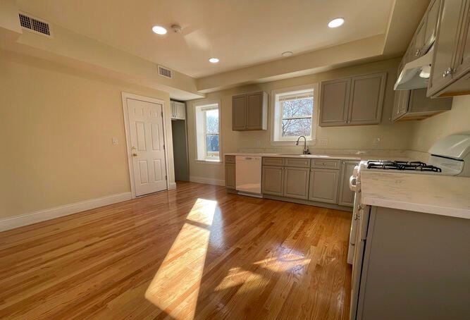 2028 Massachusetts Ave, Porter Square