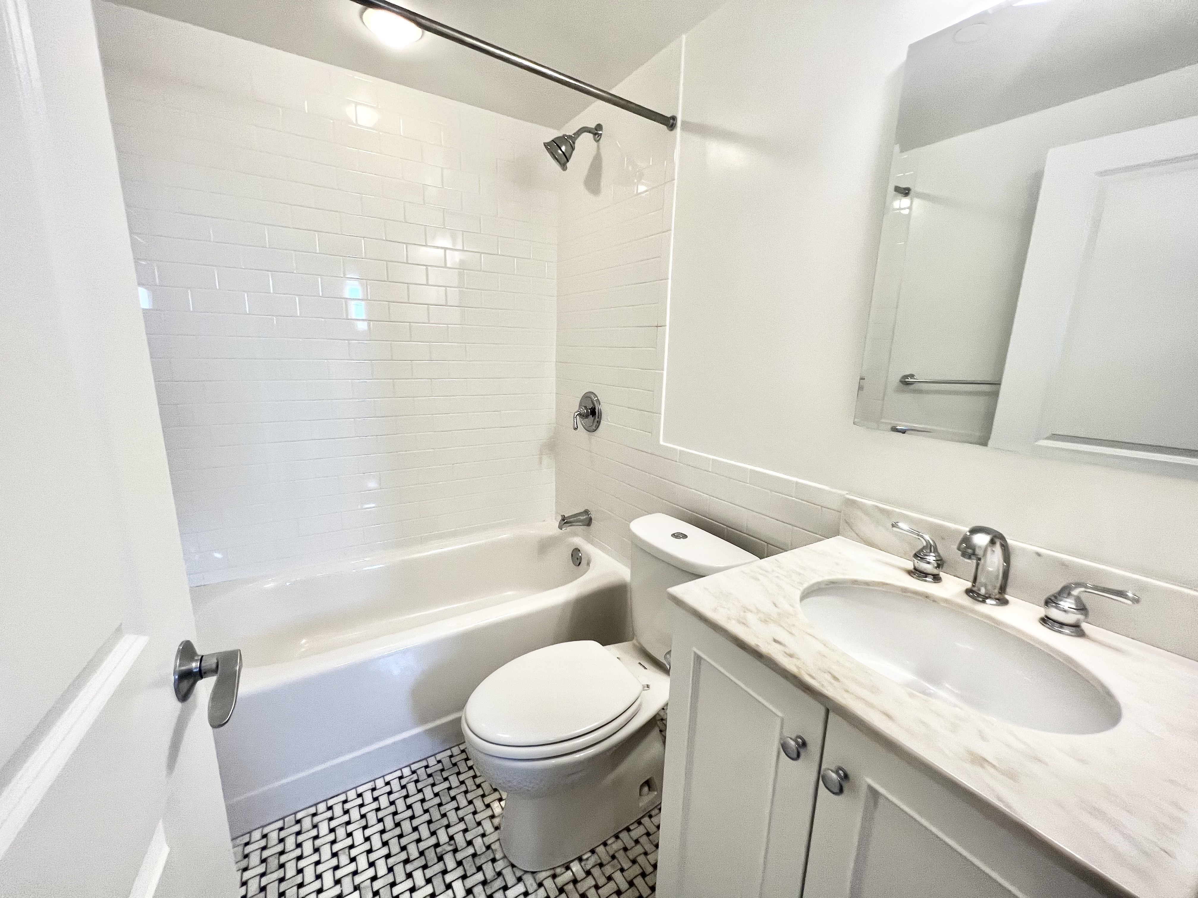 17 Chapel St, Longwood