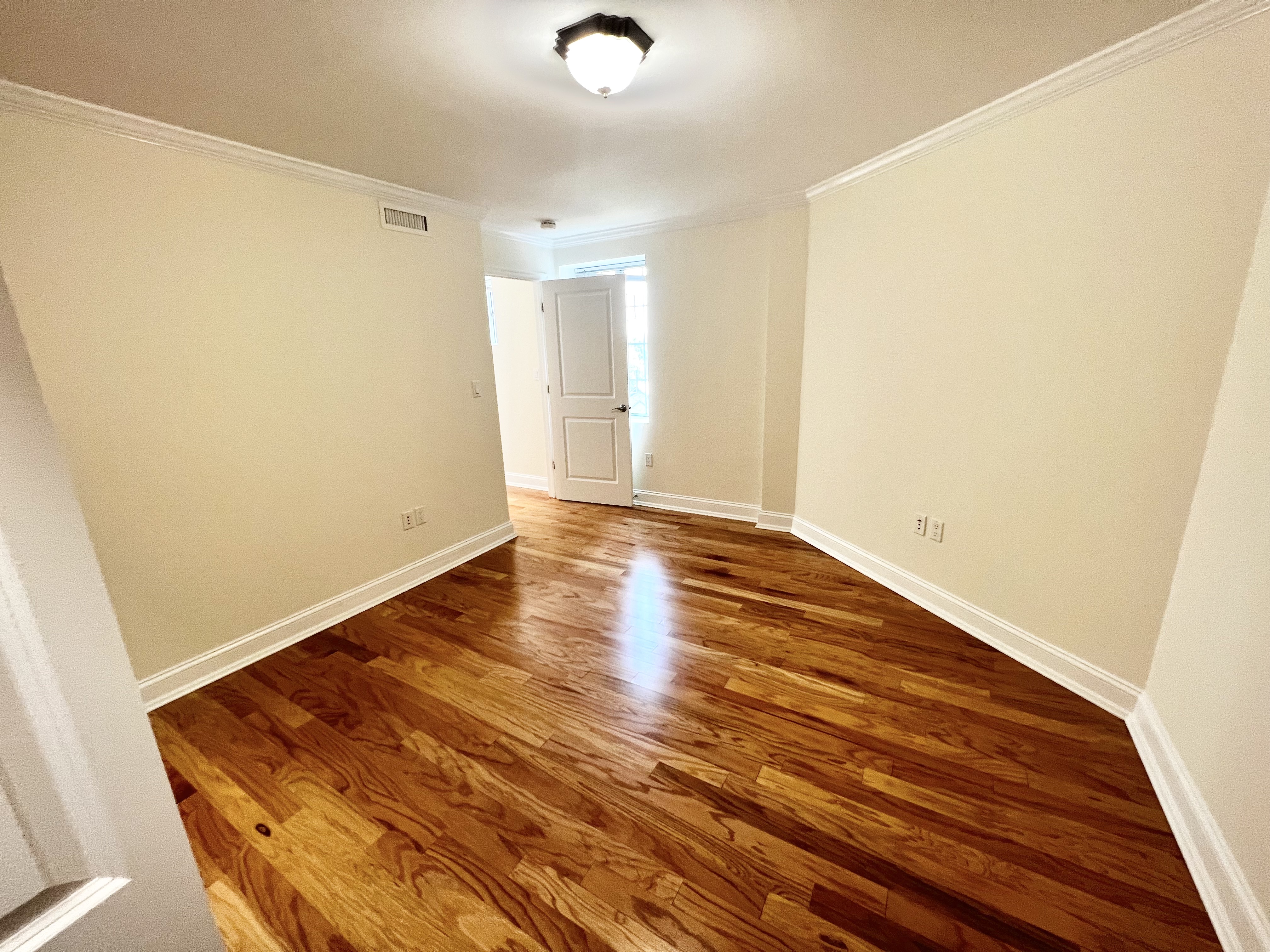 17 Chapel St, Longwood