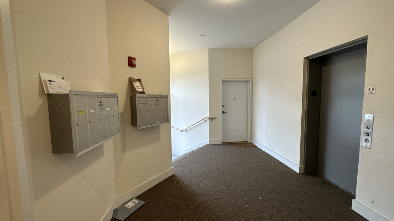 877 Beacon St, Fenway