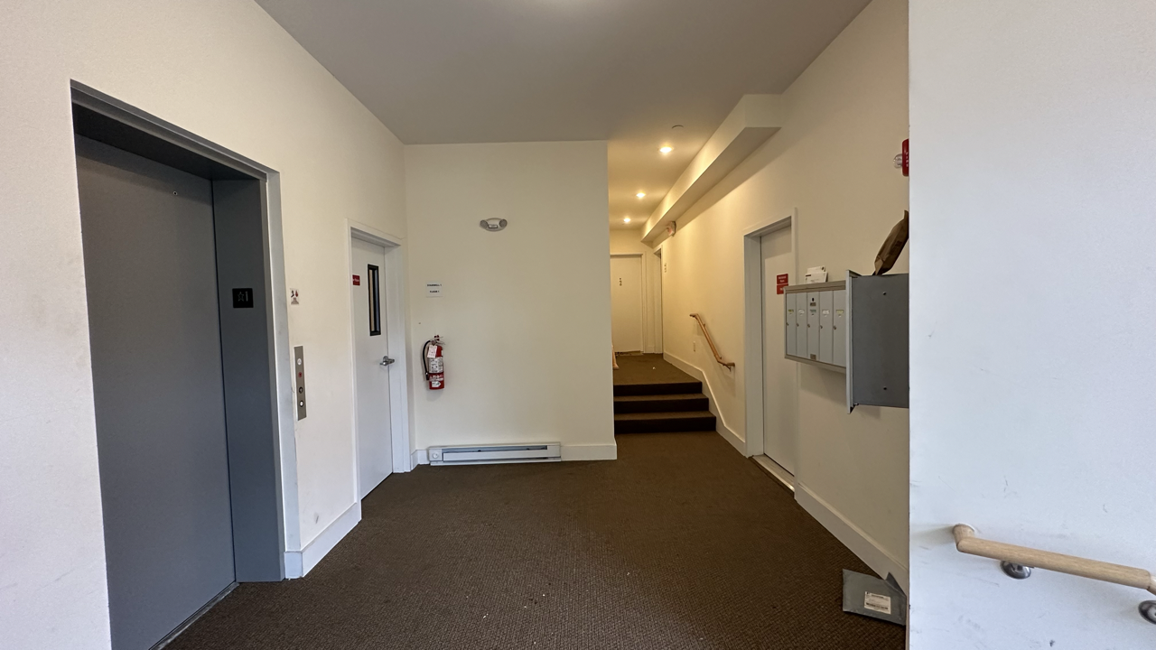 877 Beacon St, Fenway