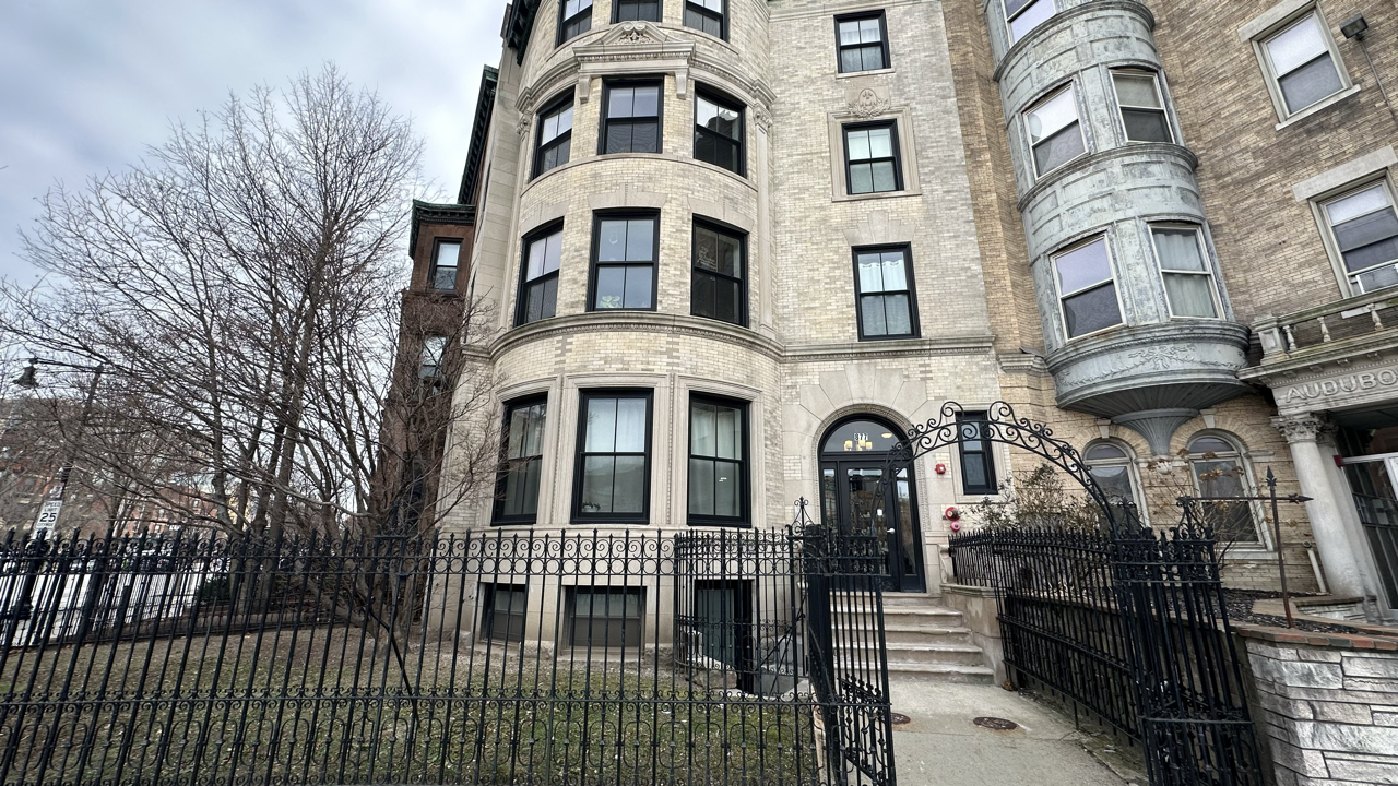 877 Beacon St, Fenway