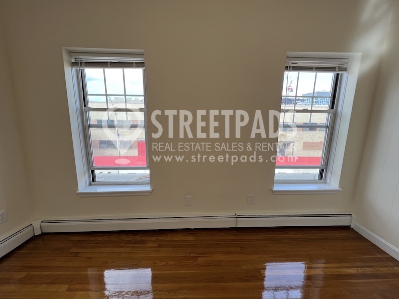 180 North Beacon St, Brighton