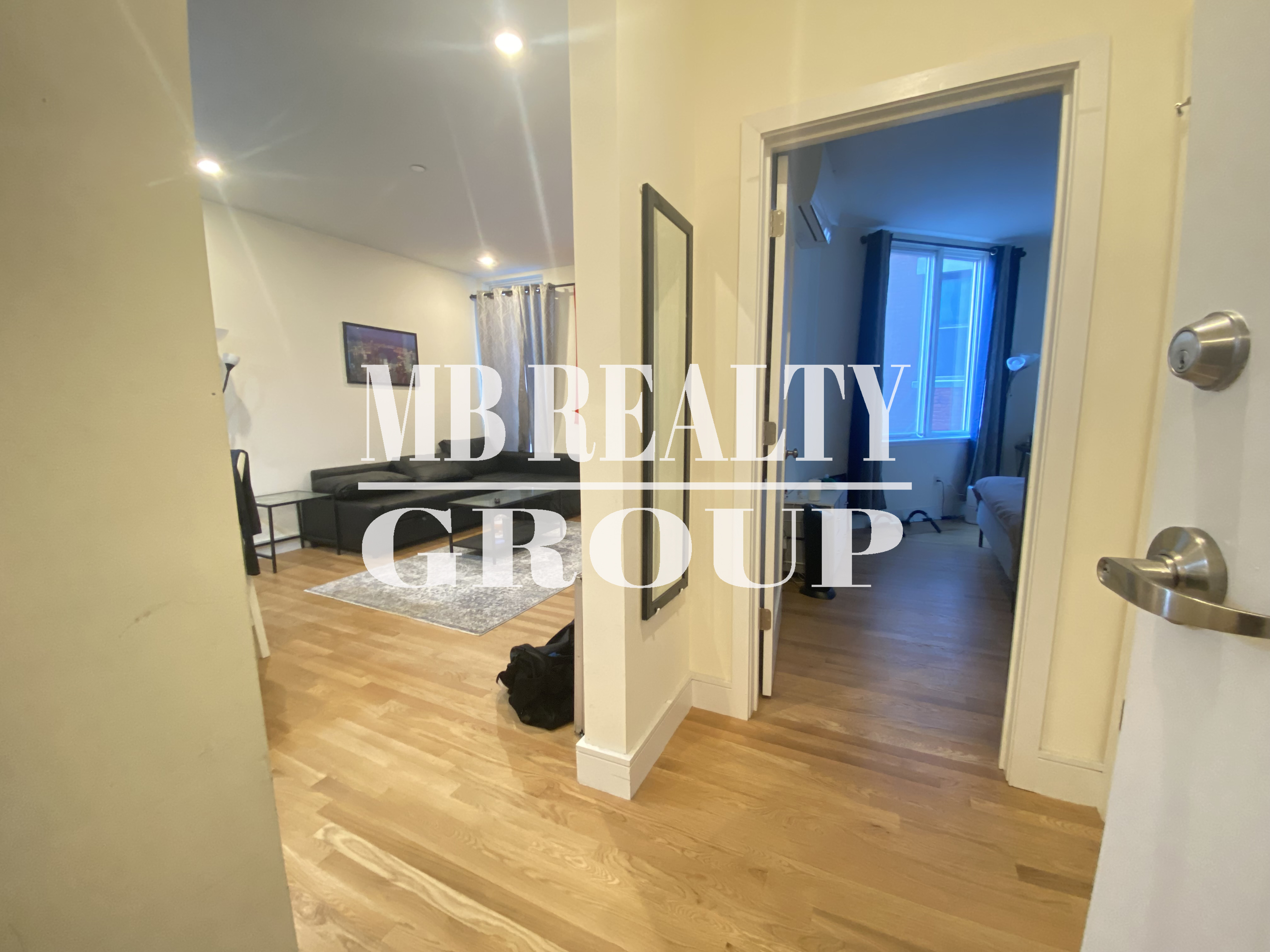 877 Beacon St, Fenway