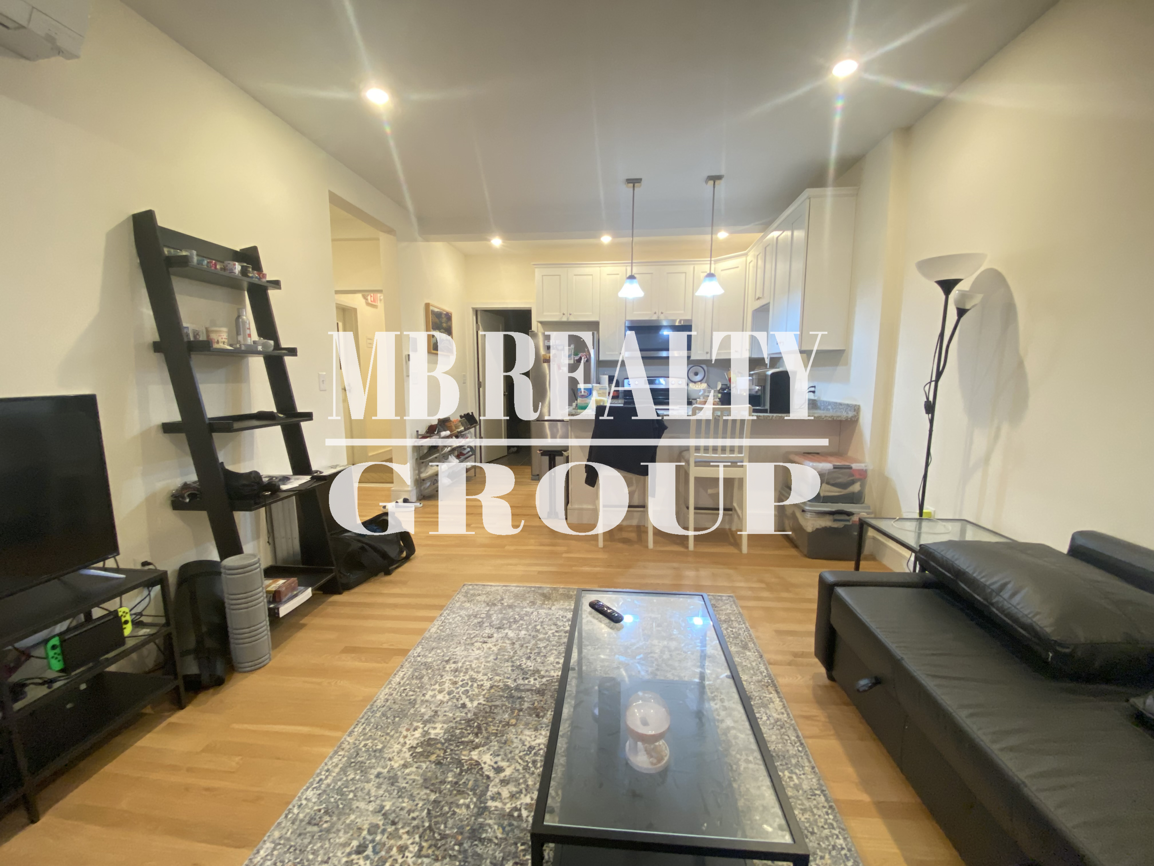 877 Beacon St, Fenway