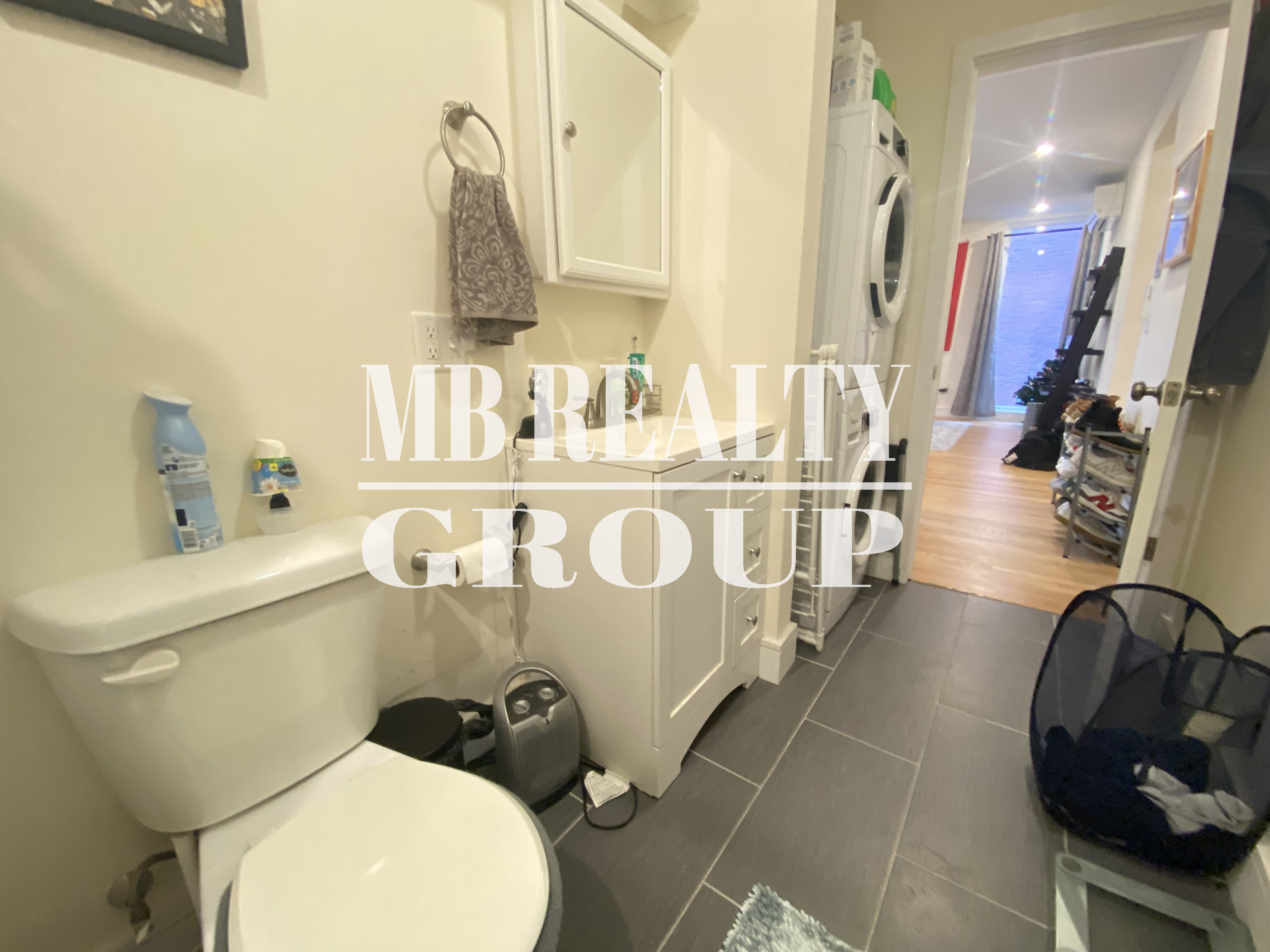 877 Beacon St, Fenway