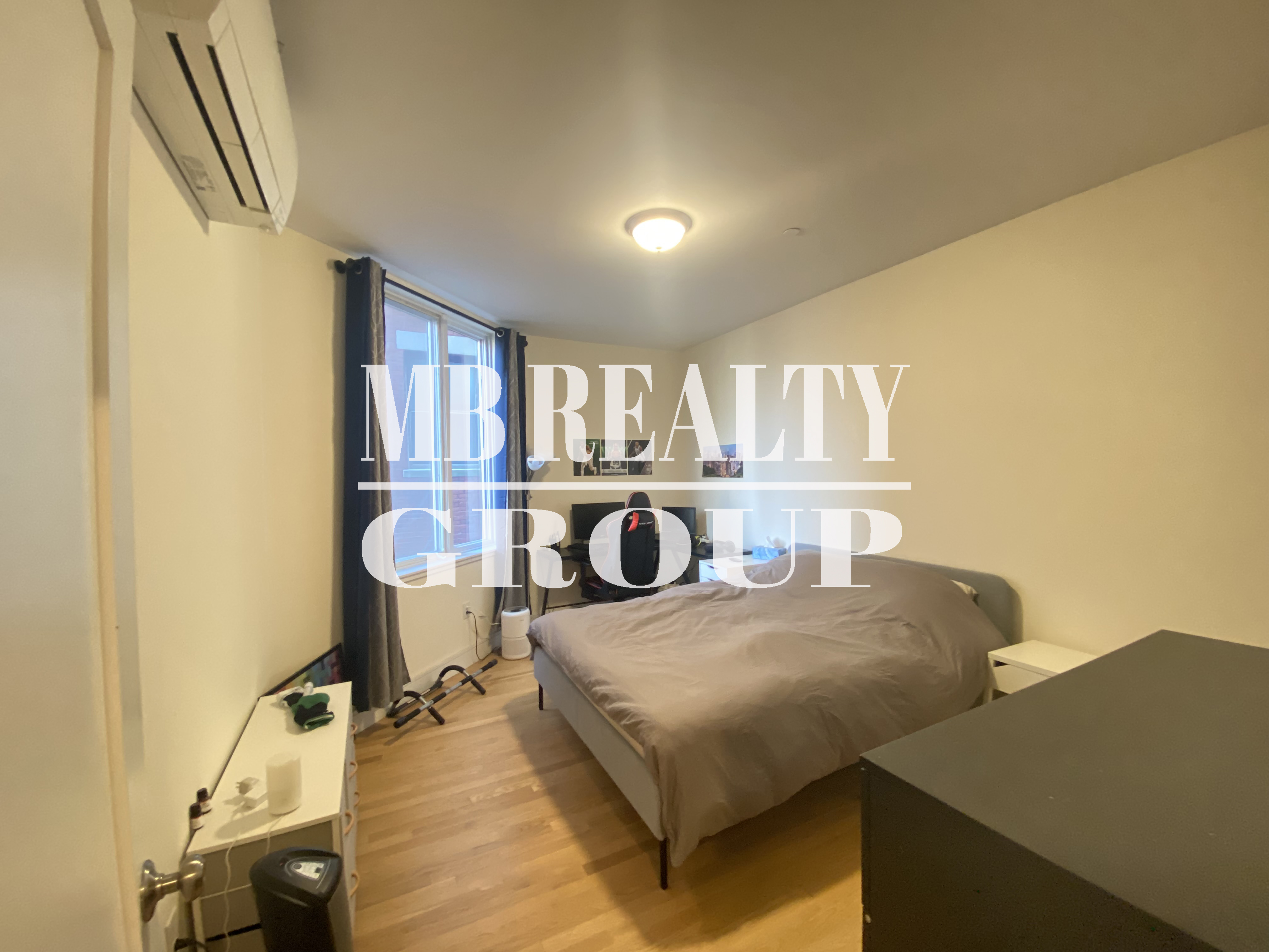 877 Beacon St, Fenway