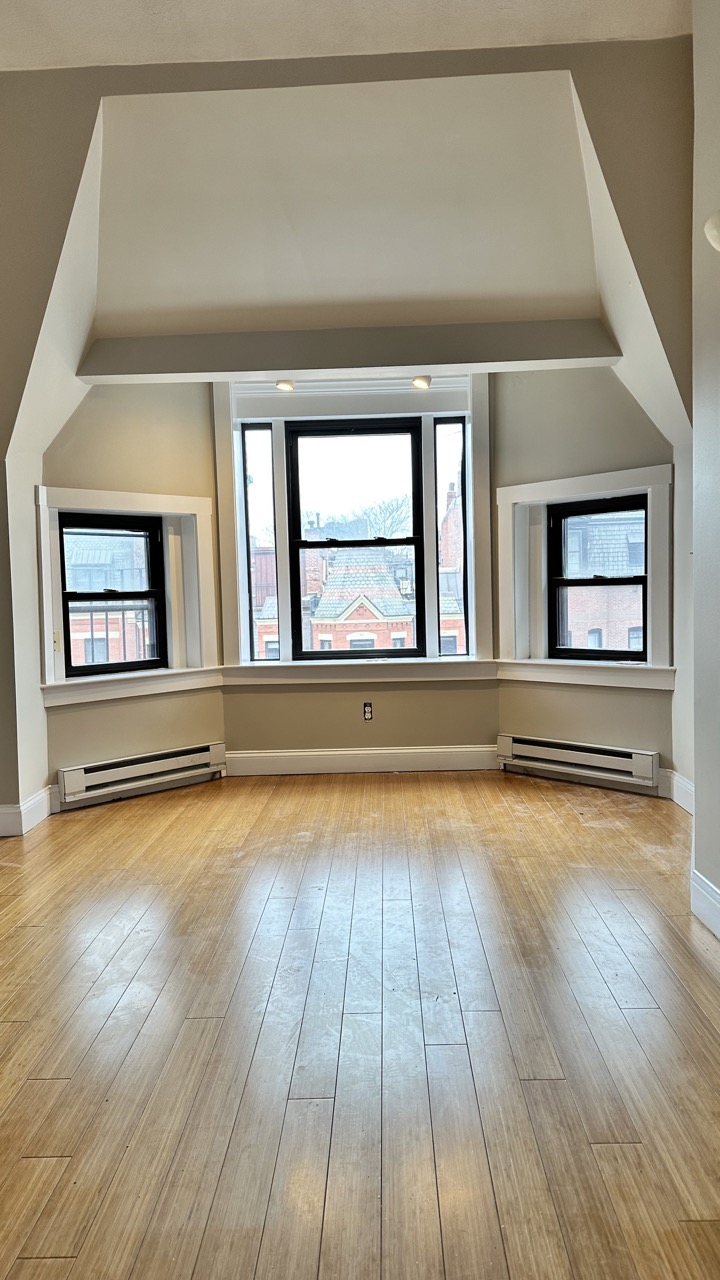 250 Newbury St, Back Bay