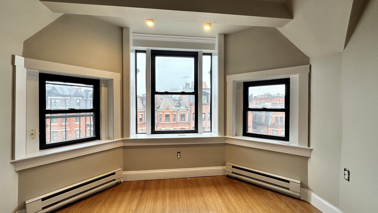 250 Newbury St, Back Bay