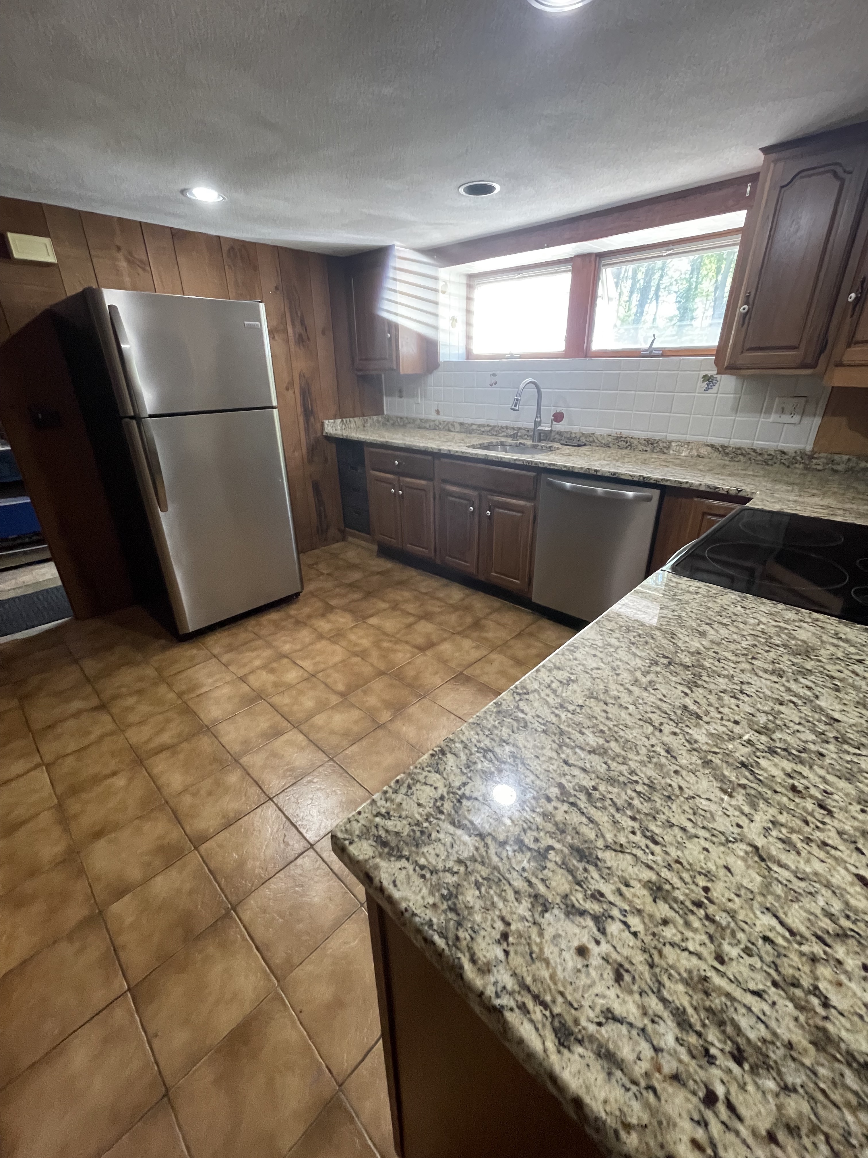 340 Albion St, West Side