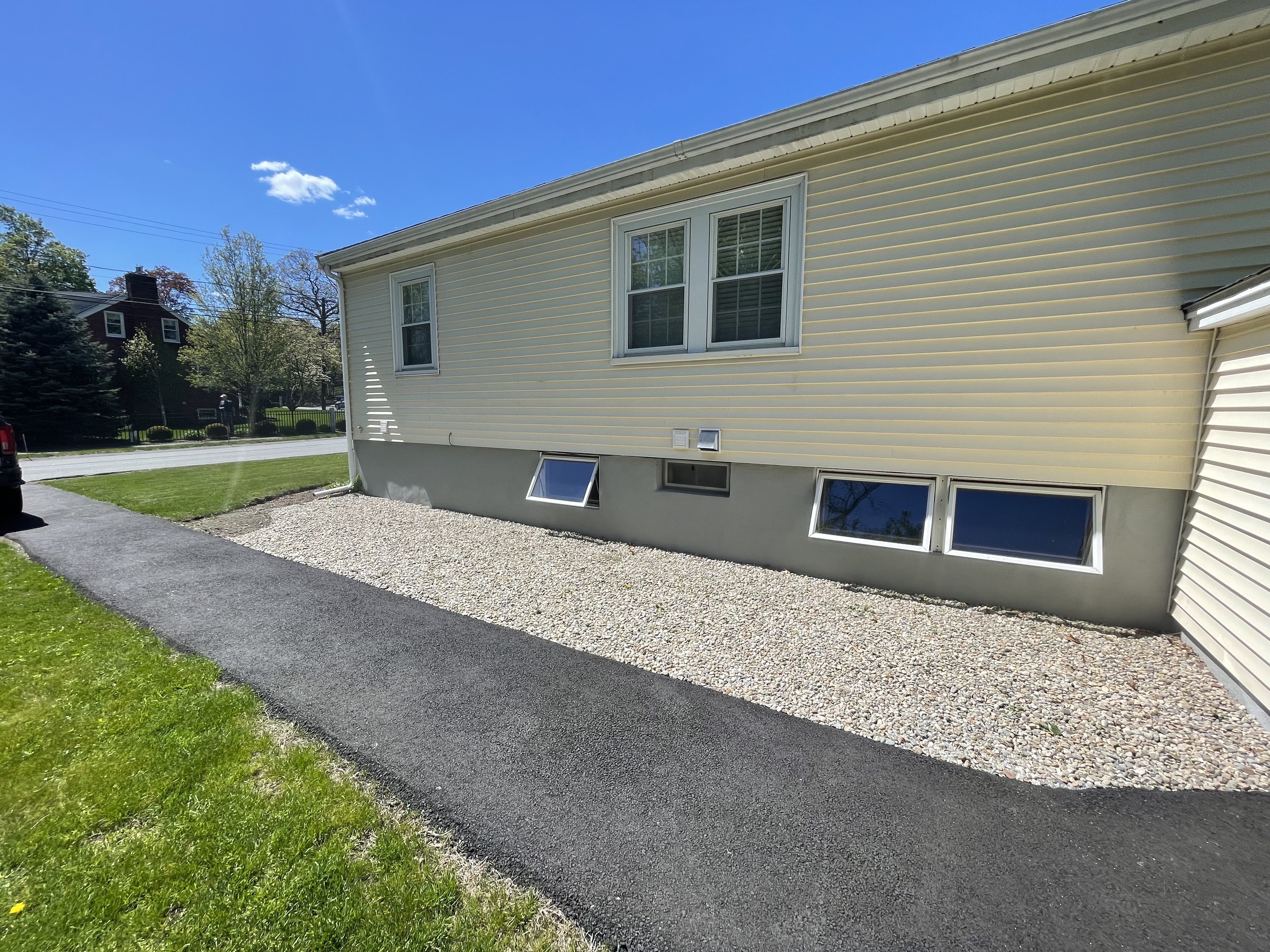 340 Albion St, West Side