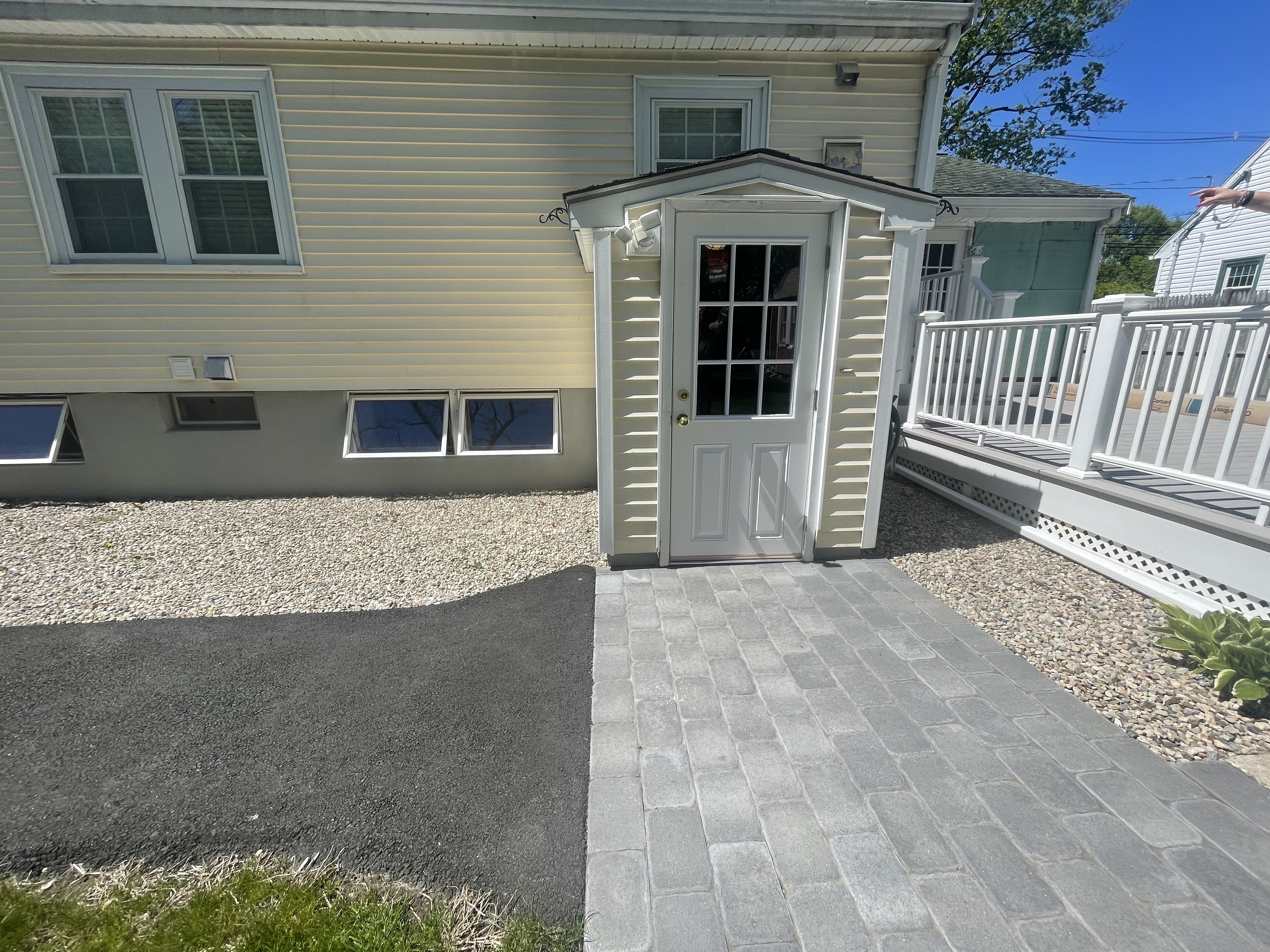 340 Albion St, West Side