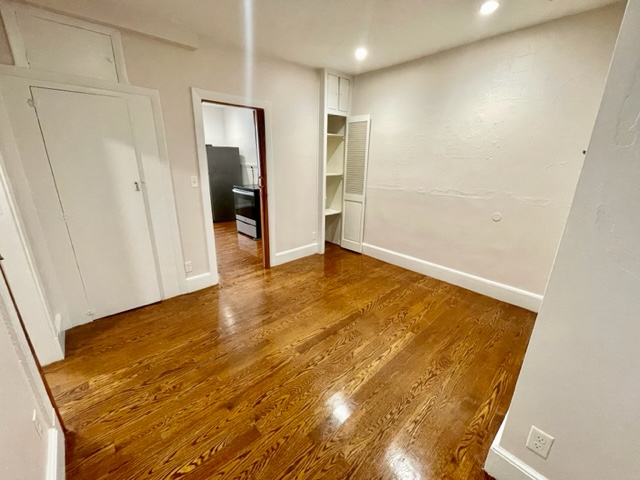 4 Garden Ct, North End