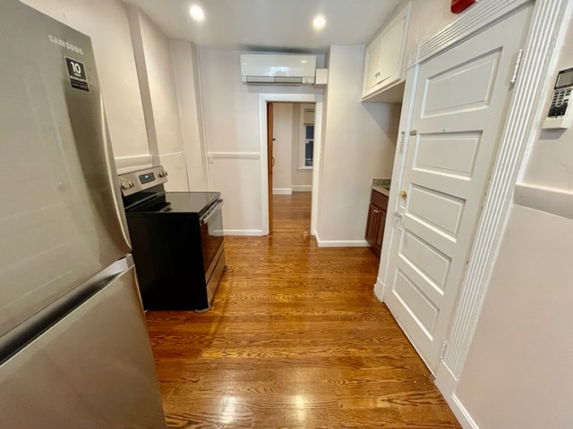 4 Garden Ct, North End