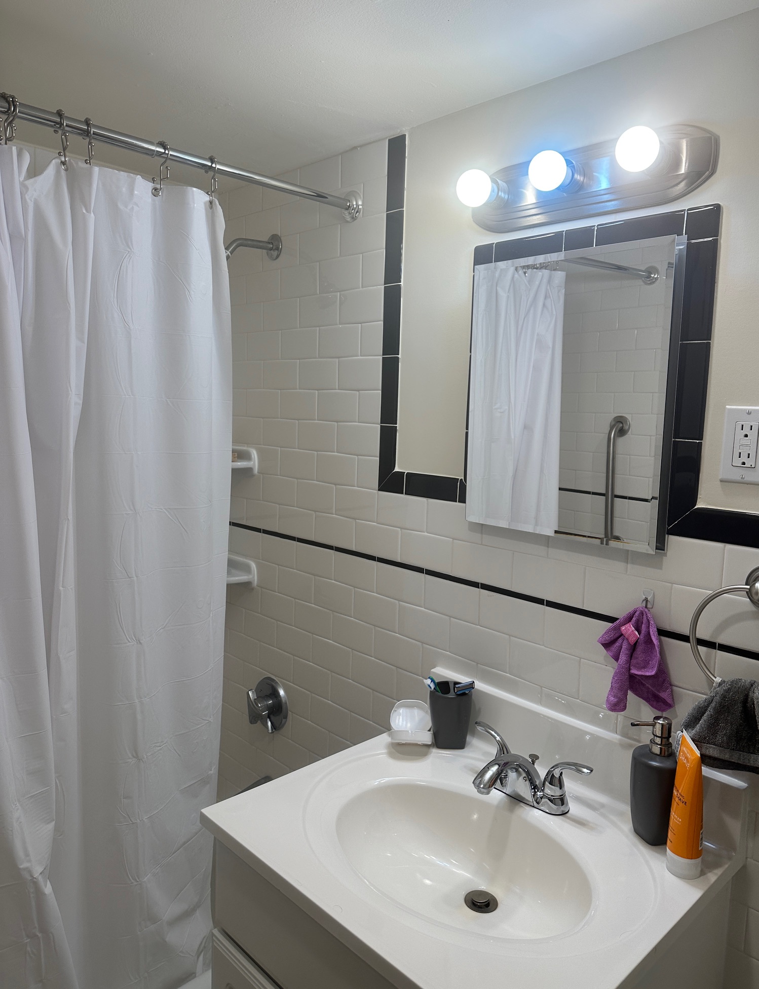 101 Monmouth St, Longwood