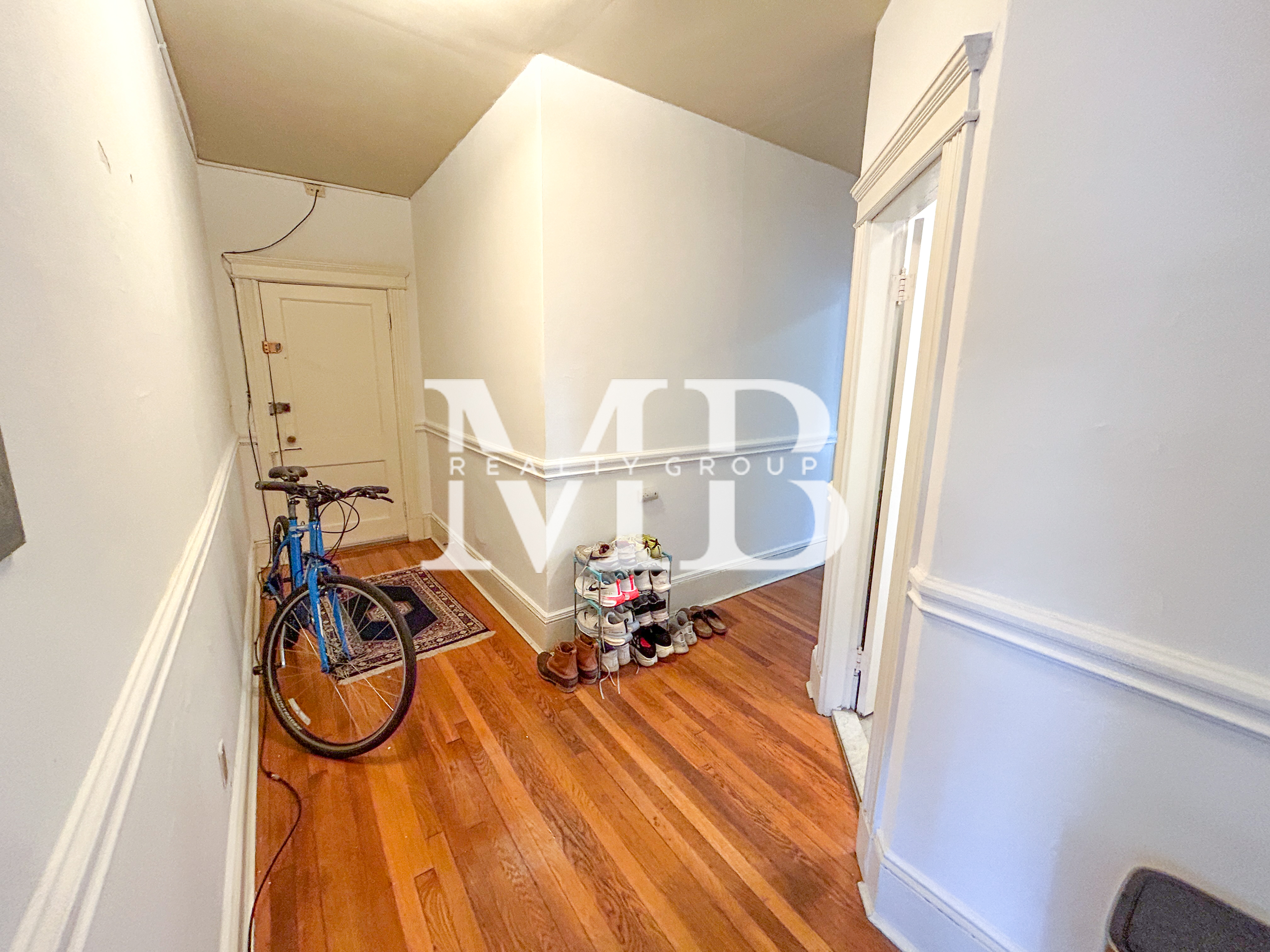 14 Palace Rd, Longwood