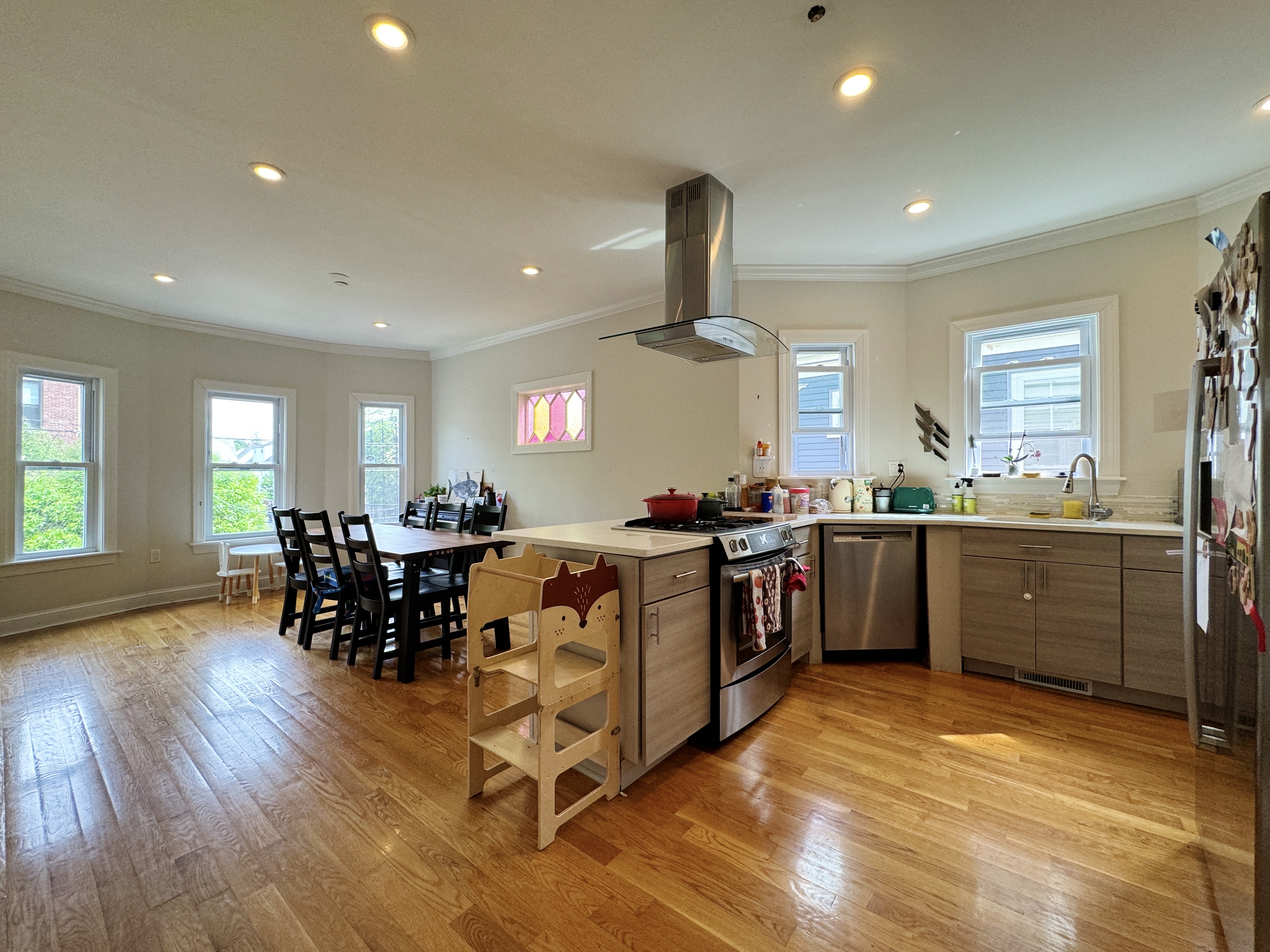 200 Willow Ave, Powder House Square