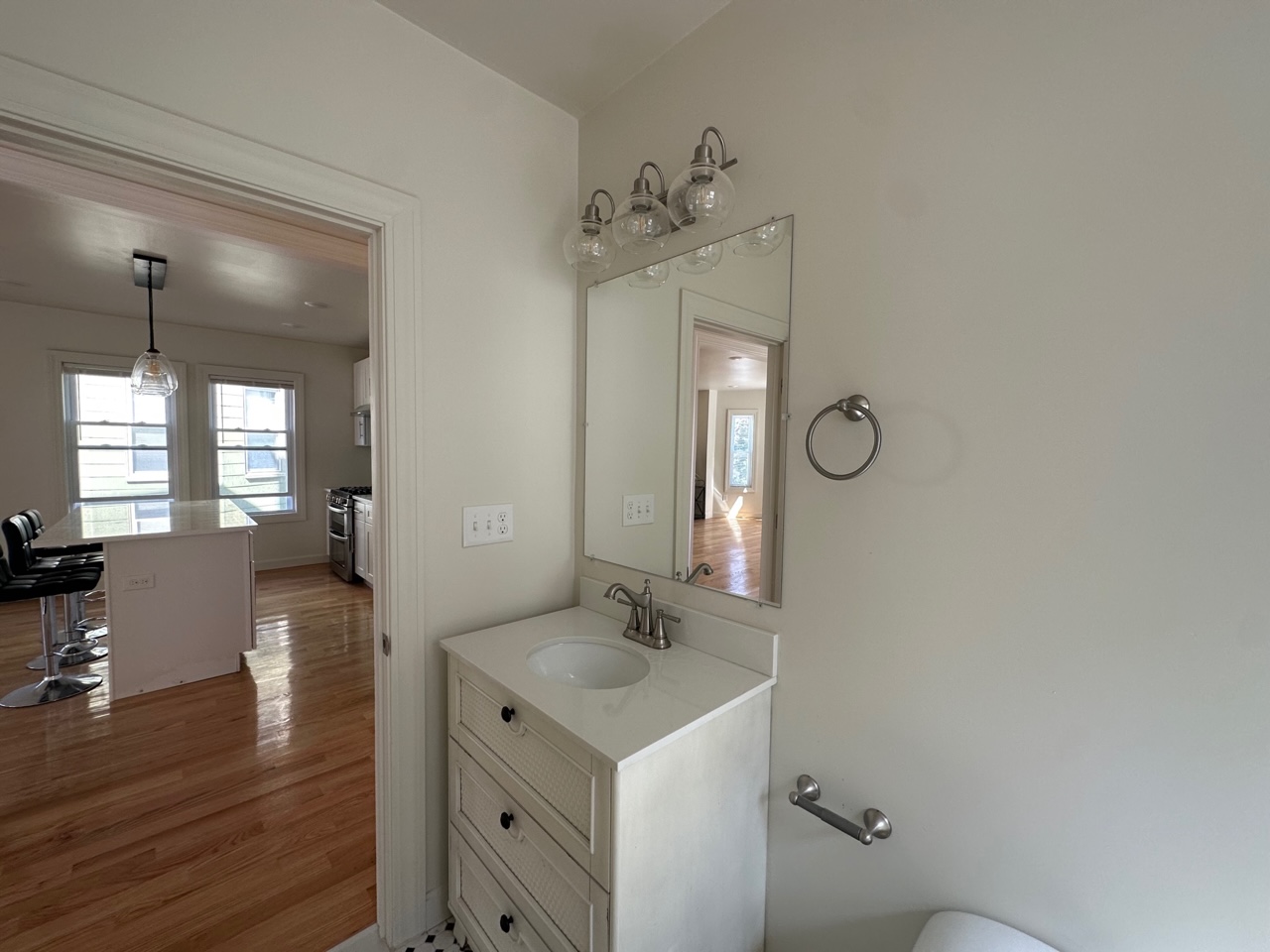 9 Bartlett St, Magoun Square