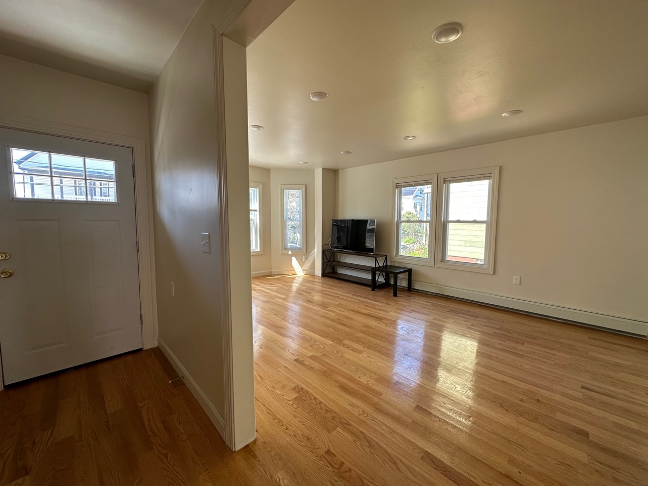 9 Bartlett St, Magoun Square