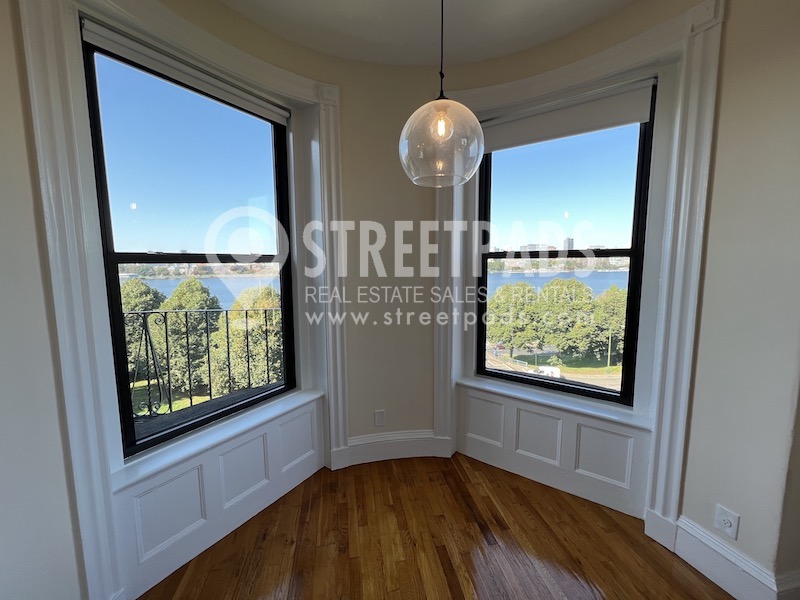 504 Beacon St, Fenway