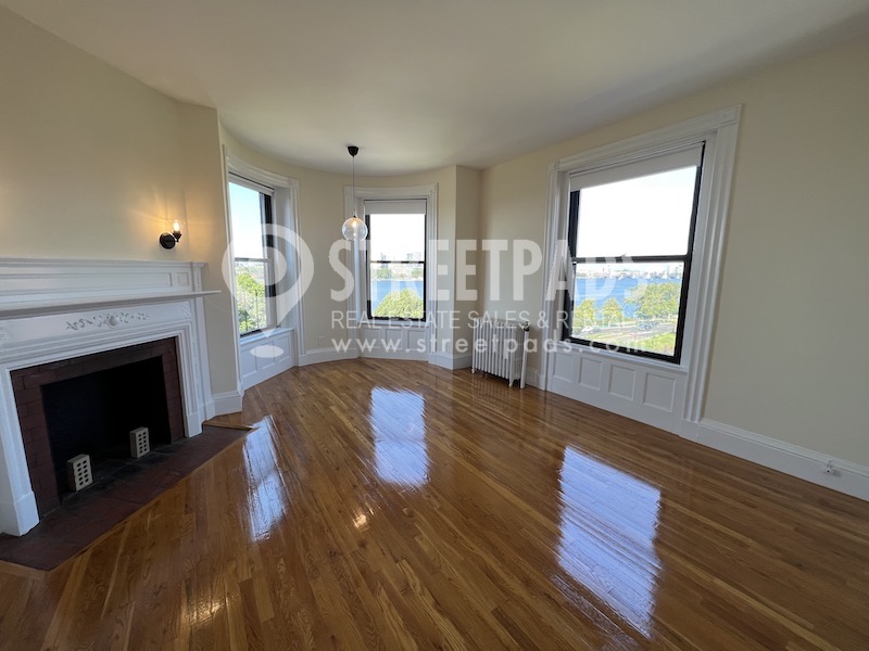 504 Beacon St, Fenway