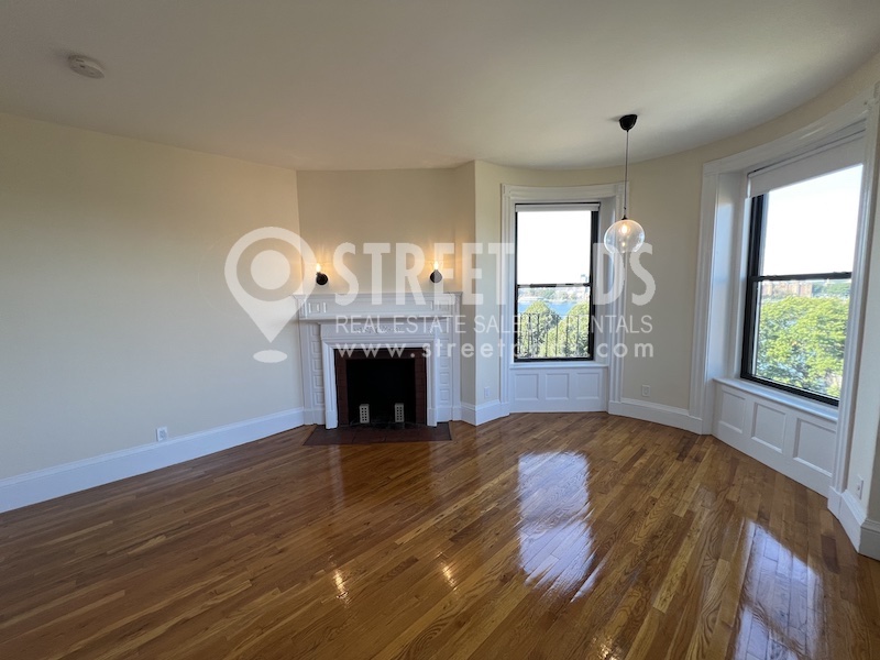 504 Beacon St, Fenway