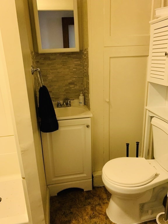 27 Bay State Rd, Fenway