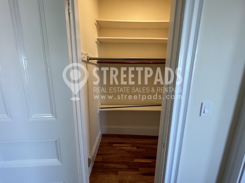 504 Beacon St, Fenway