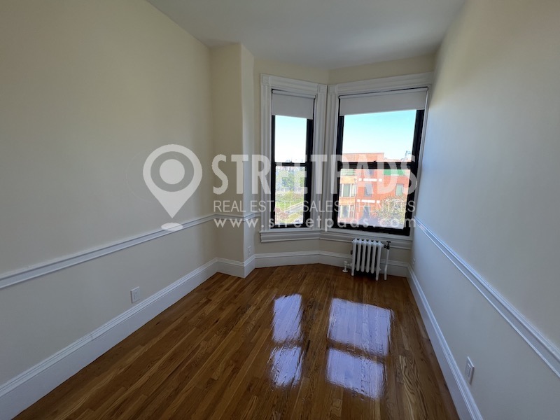 504 Beacon St, Fenway