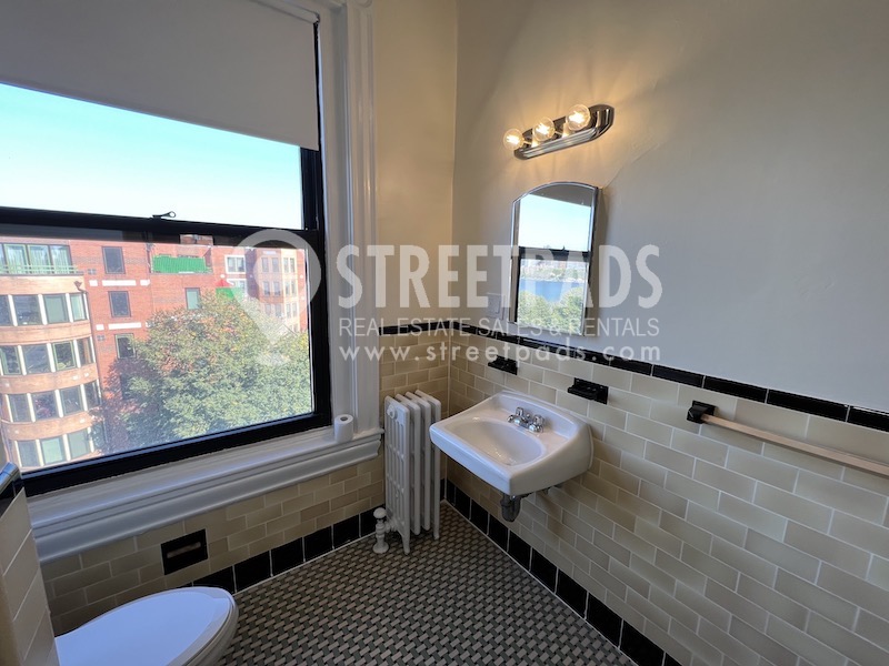 504 Beacon St, Fenway