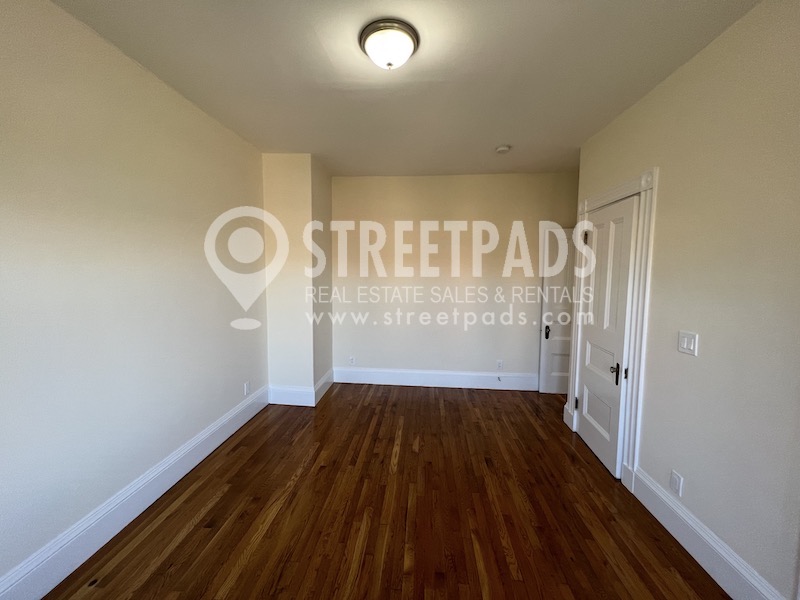 504 Beacon St, Fenway