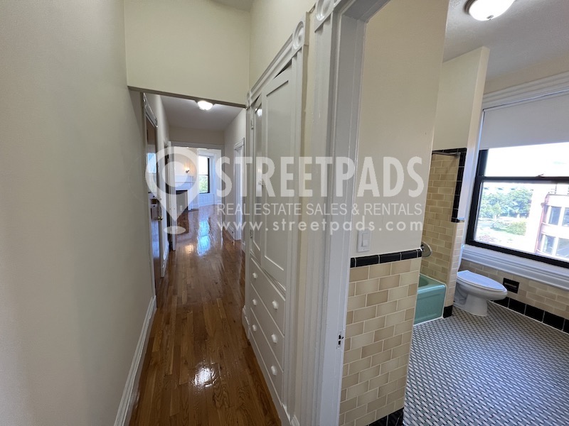 504 Beacon St, Fenway