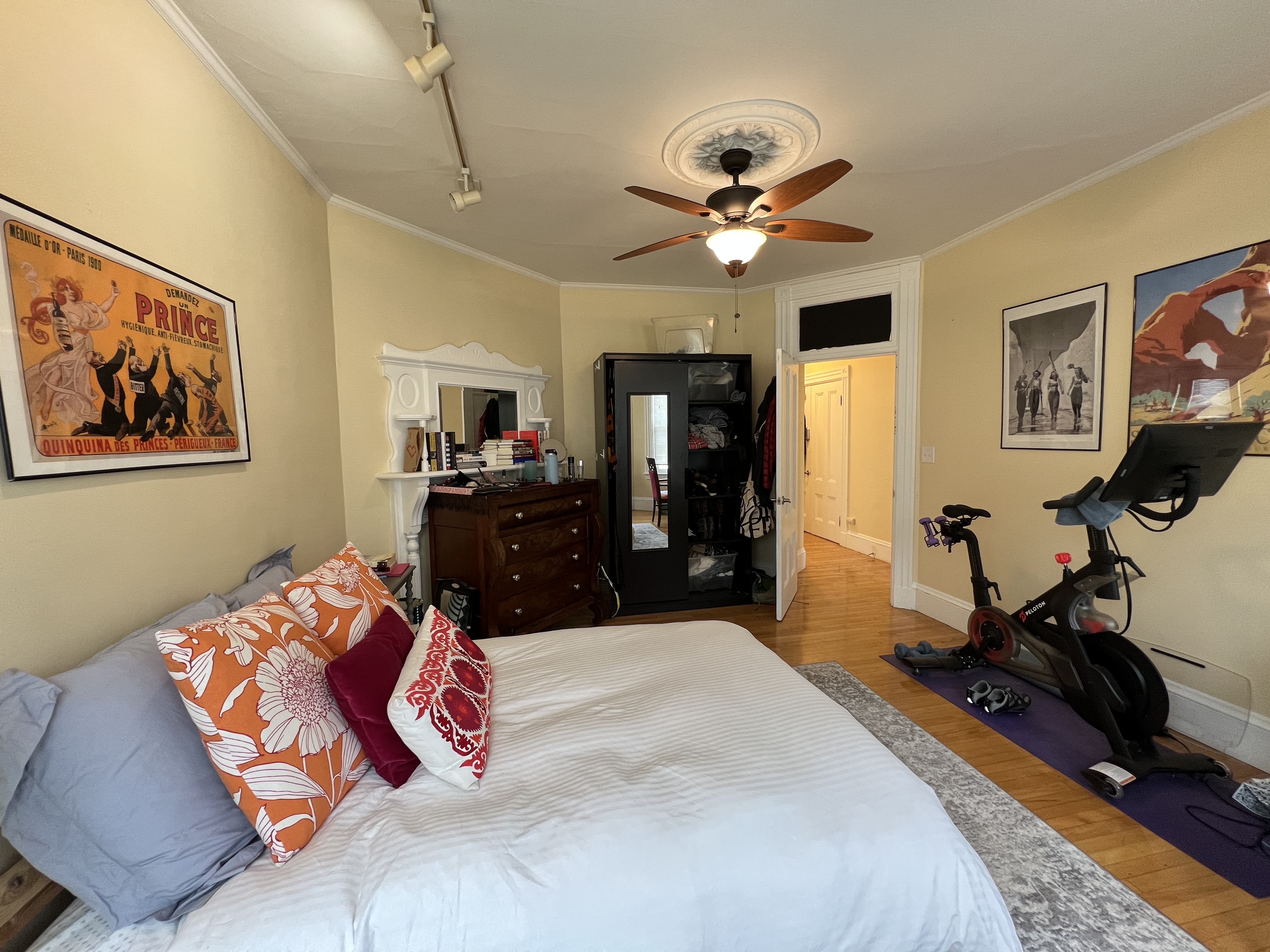 176 Elm, Davis Square