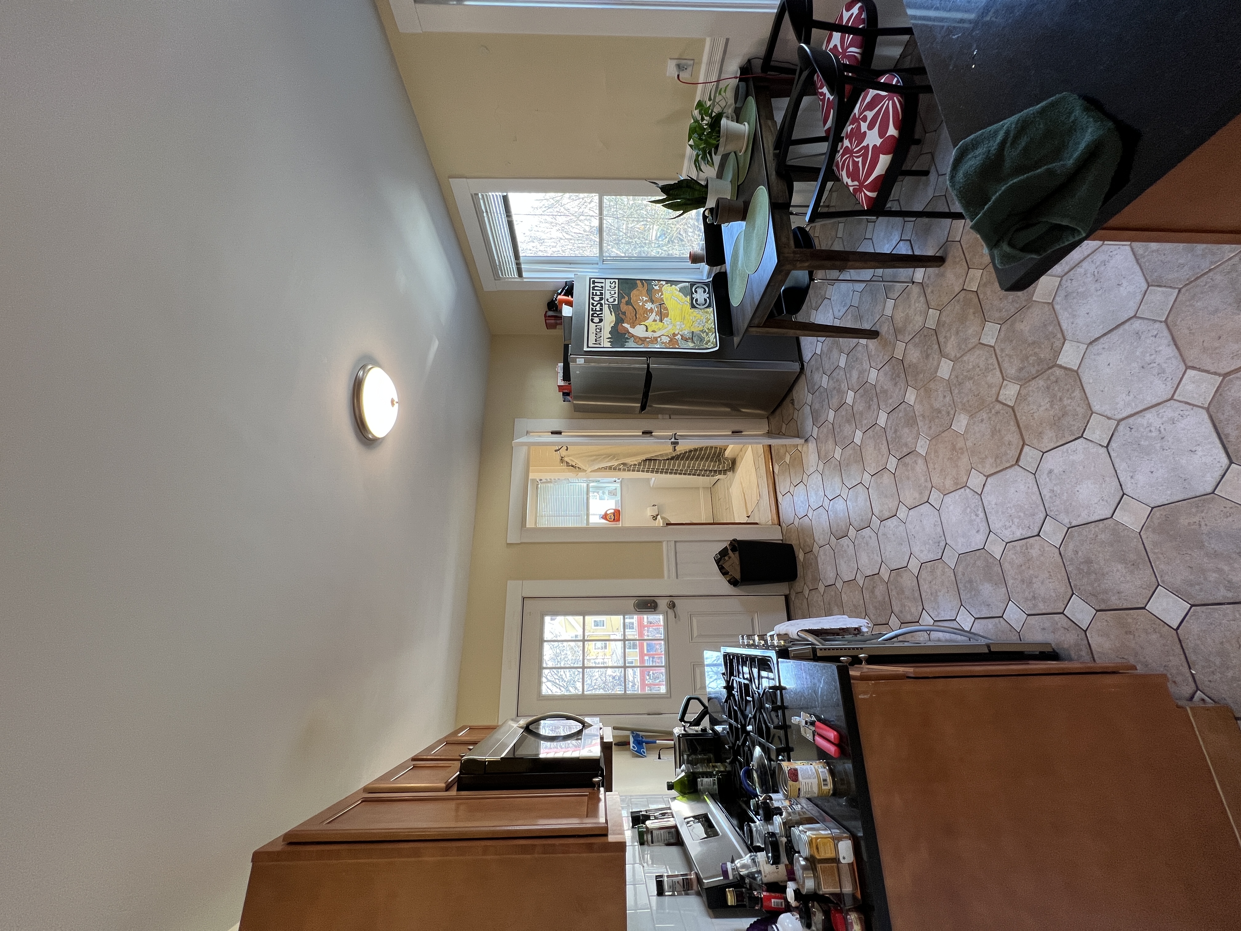 176 Elm, Davis Square