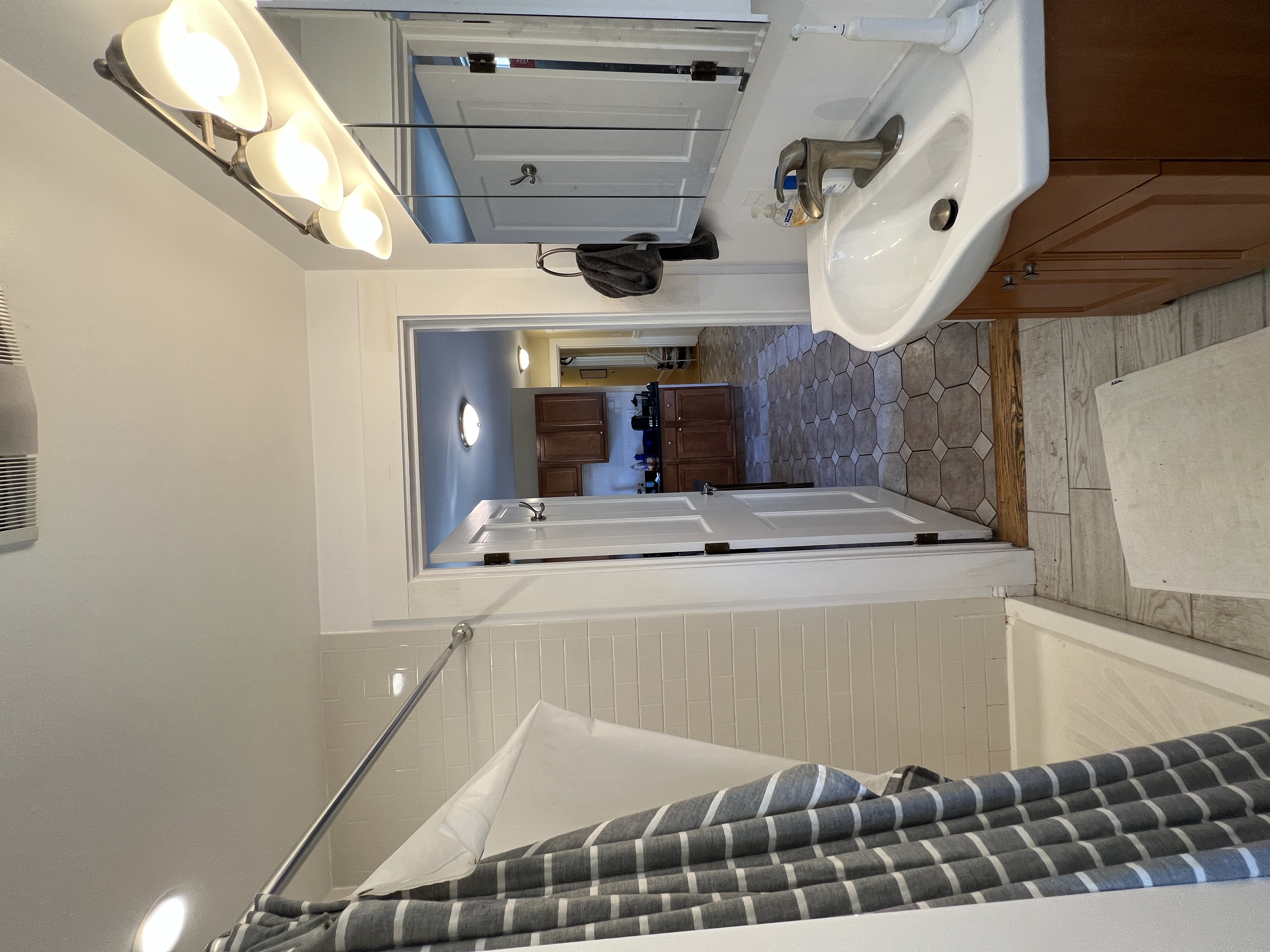 176 Elm, Davis Square