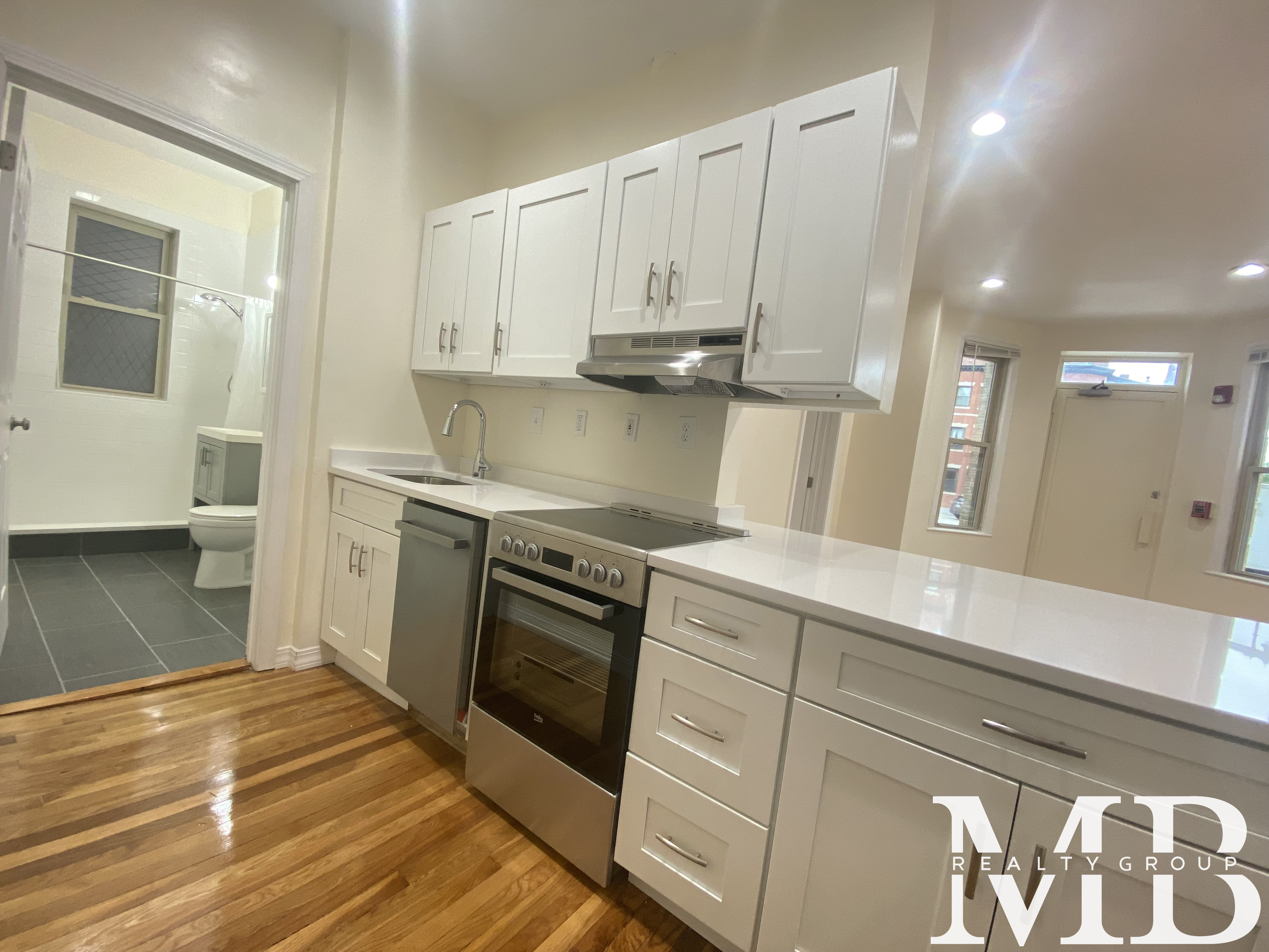 879 Beacon St, Fenway