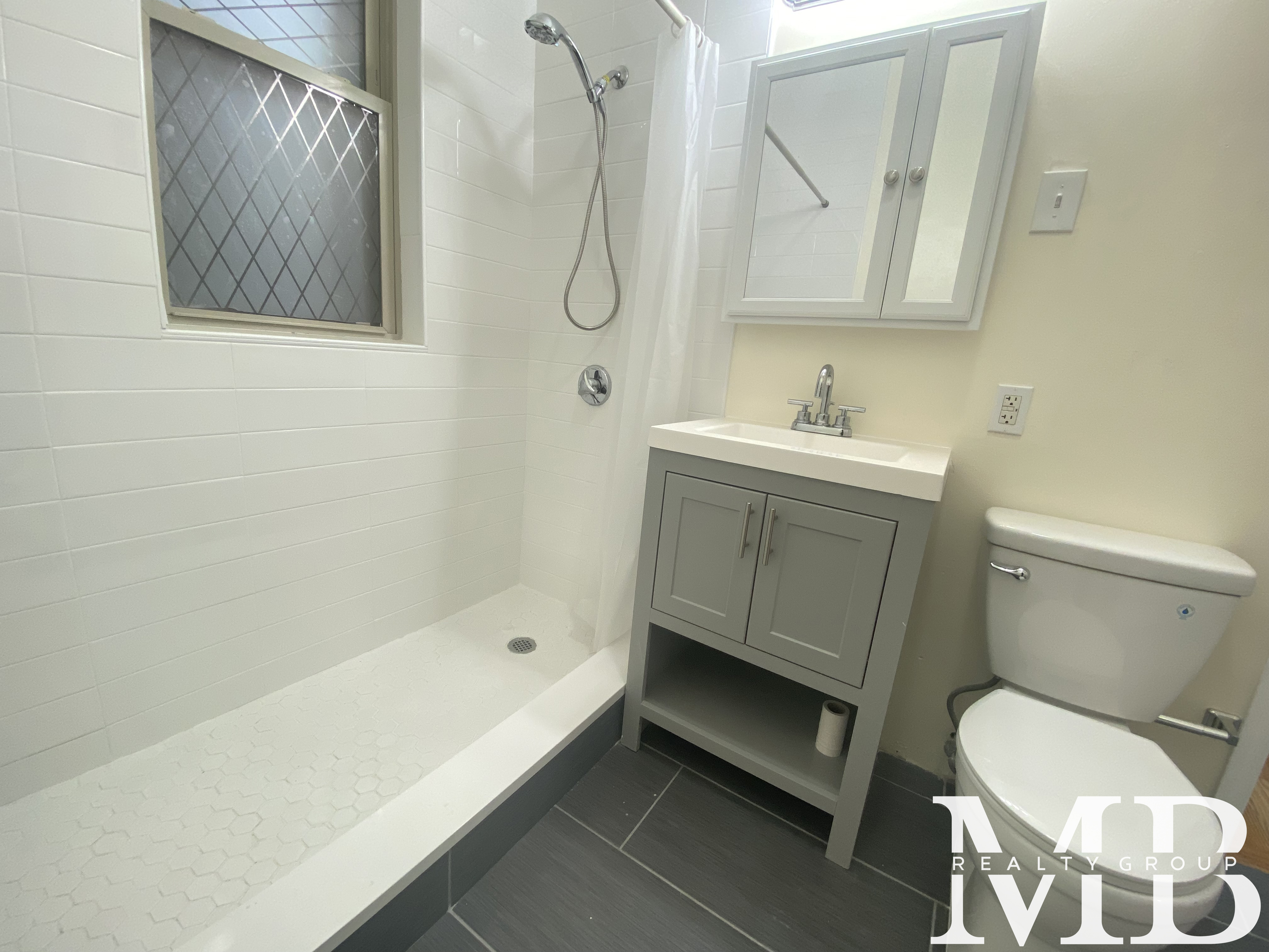 879 Beacon St, Fenway