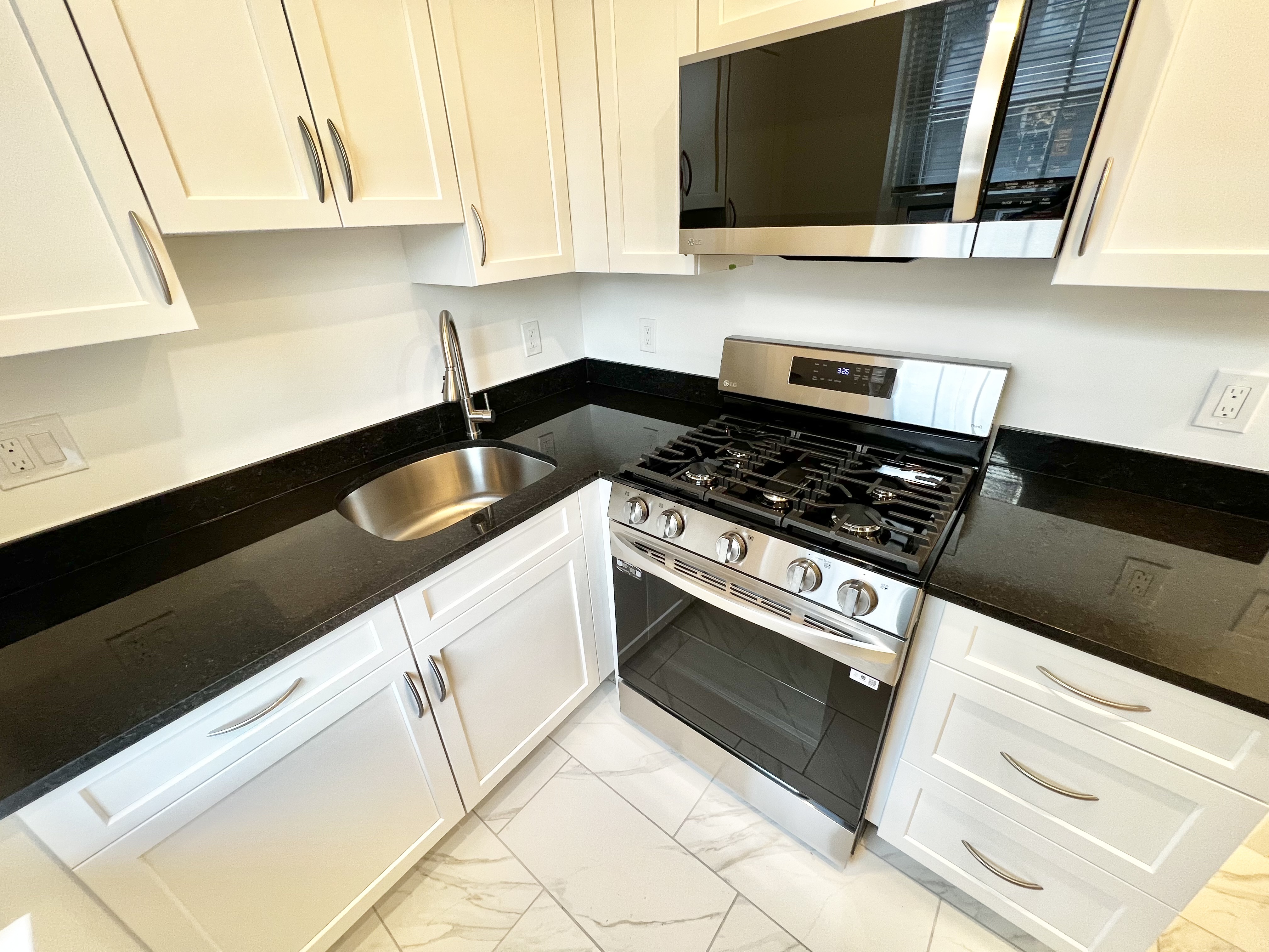 77 Kilsyth Rd, Brighton