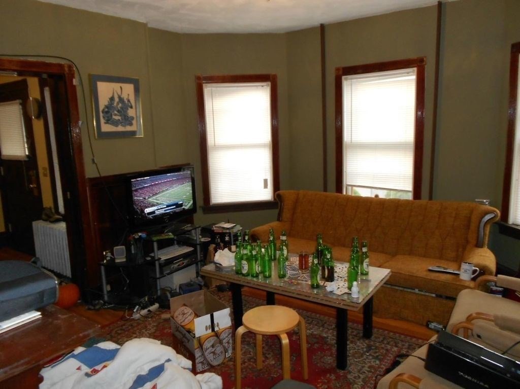 54 Pratt St, Allston