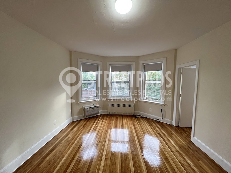 33 Lancaster Ter, Washington Square