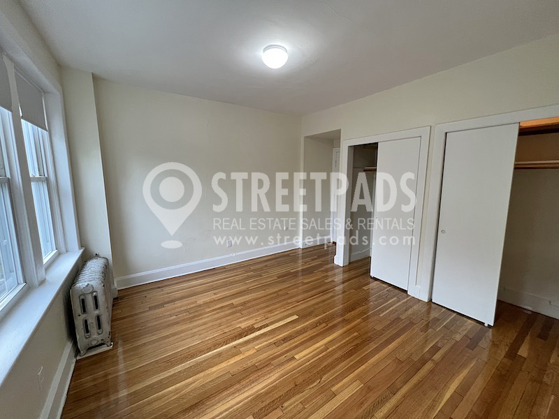 33 Lancaster Ter, Washington Square