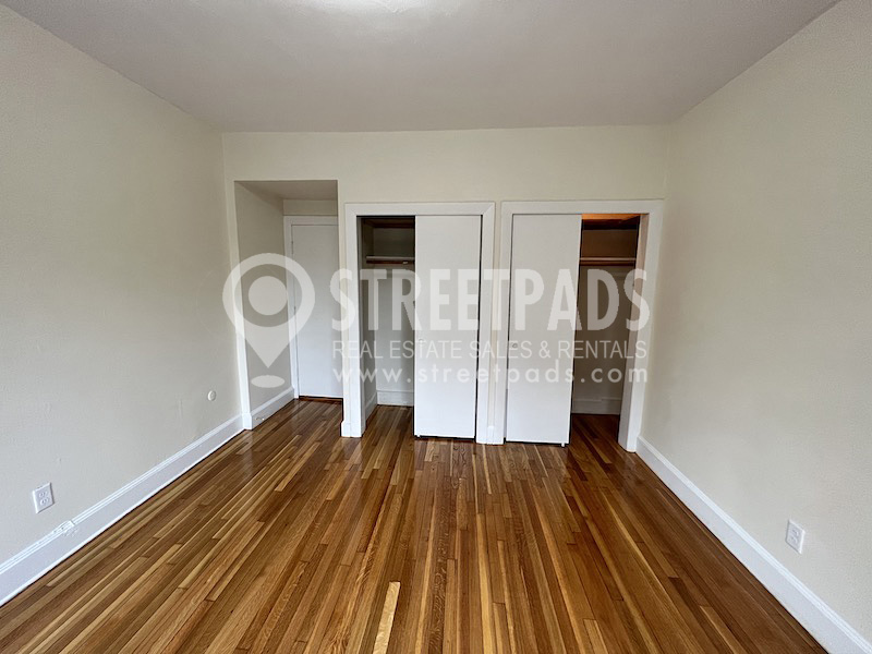 33 Lancaster Ter, Washington Square