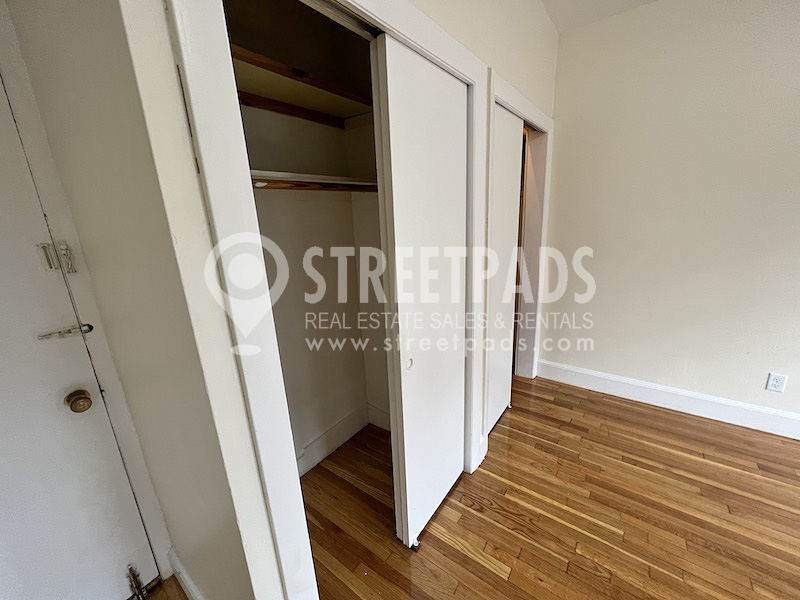 33 Lancaster Ter, Washington Square